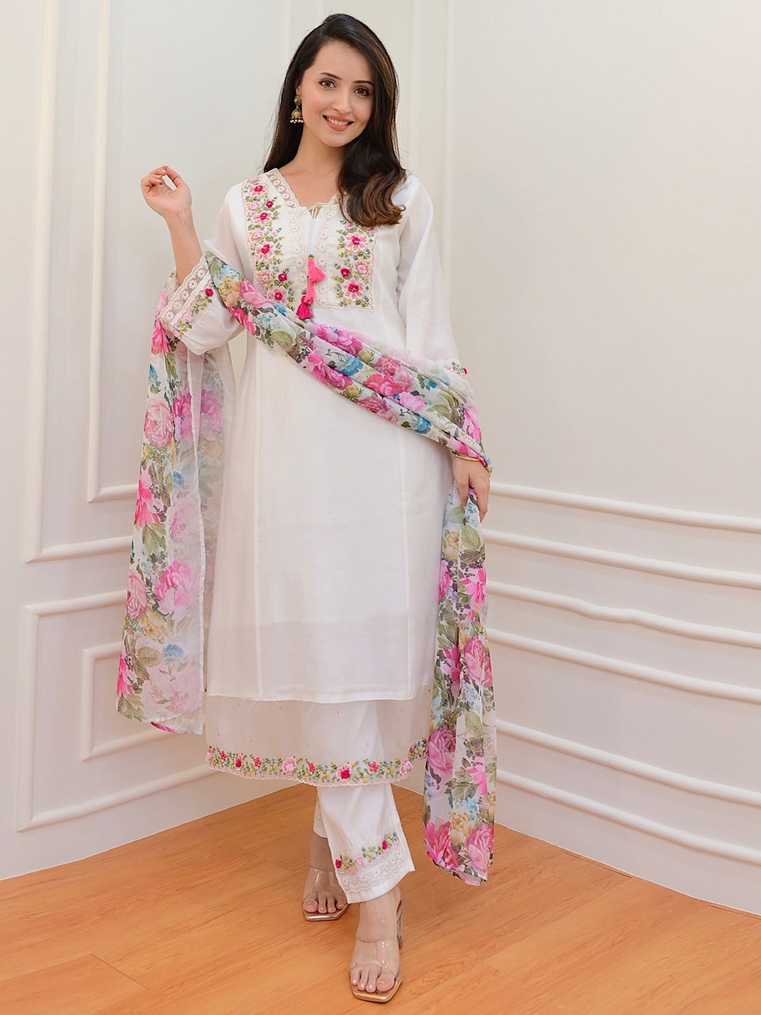 Trendmalls Floral Embroidered Regular Thread Work A-Line Kurta with Trousers & Dupatta, White
Trendmalls Floral Embroidered Regular Thread Work A-Line Kurta with Trousers & Dupatta, White