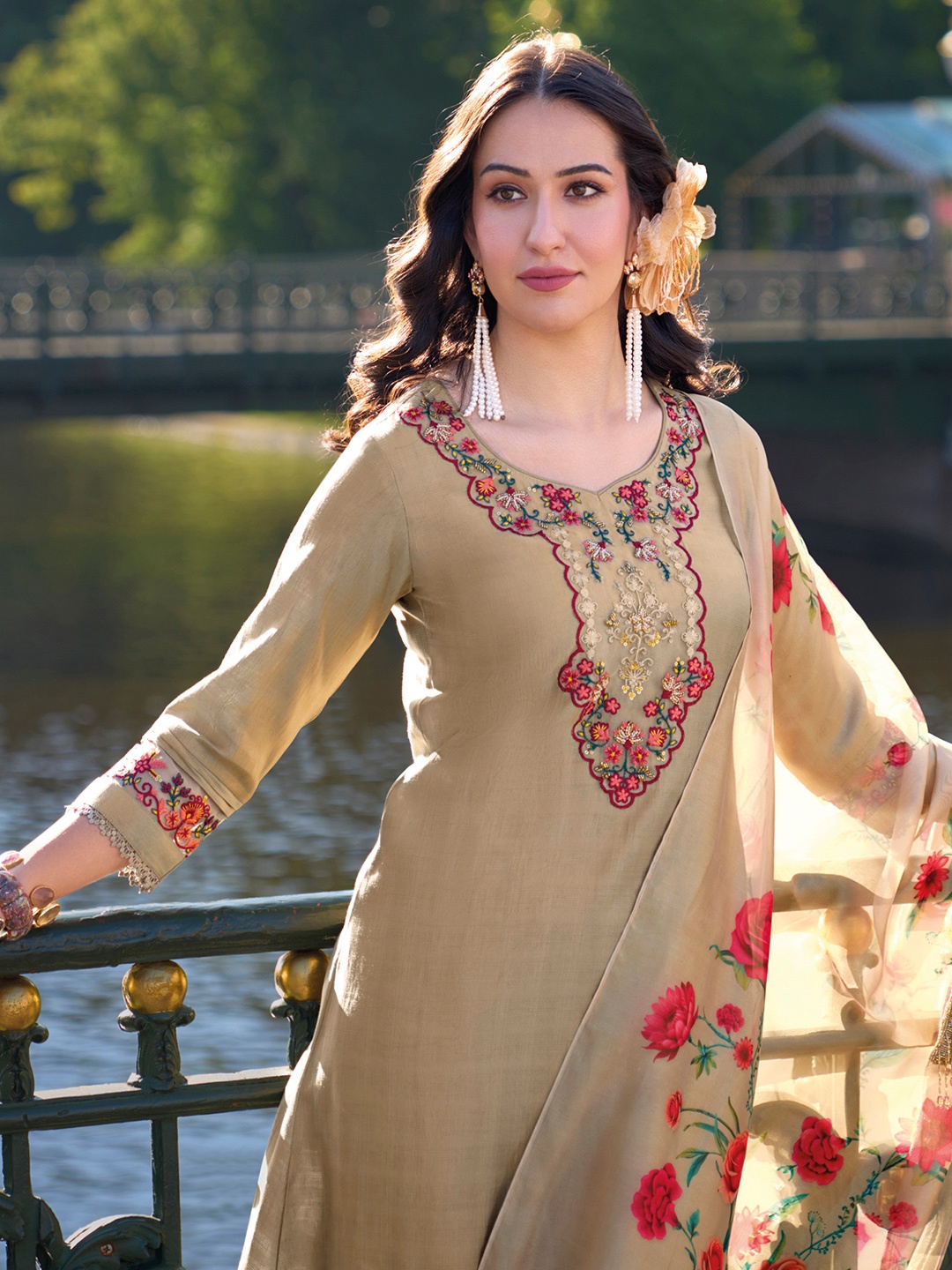 MOJILAA Women Floral Embroidered Regular Beads and Stones Kurta with Trousers, Khaki
MOJILAA Women Floral Embroidered Regular Beads and Stones Kurta with Trousers, Khaki