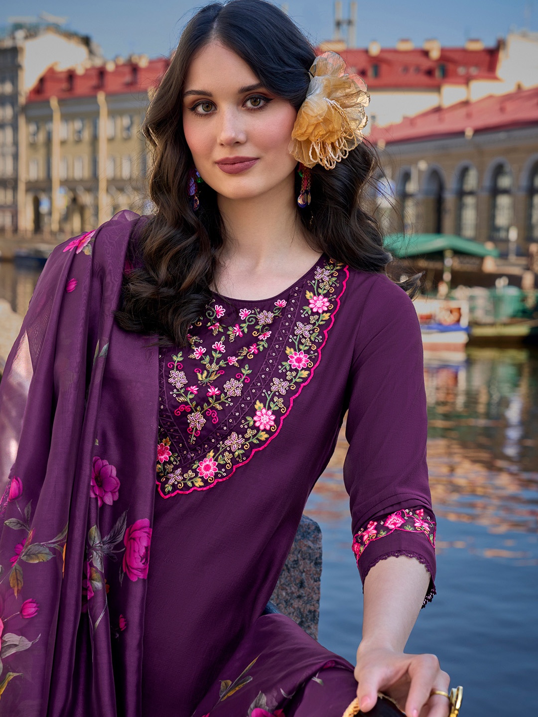 MOJILAA Women Floral Embroidered Regular Beads and Stones Kurta with Trousers, Purple
MOJILAA Women Floral Embroidered Regular Beads and Stones Kurta with Trousers, Purple