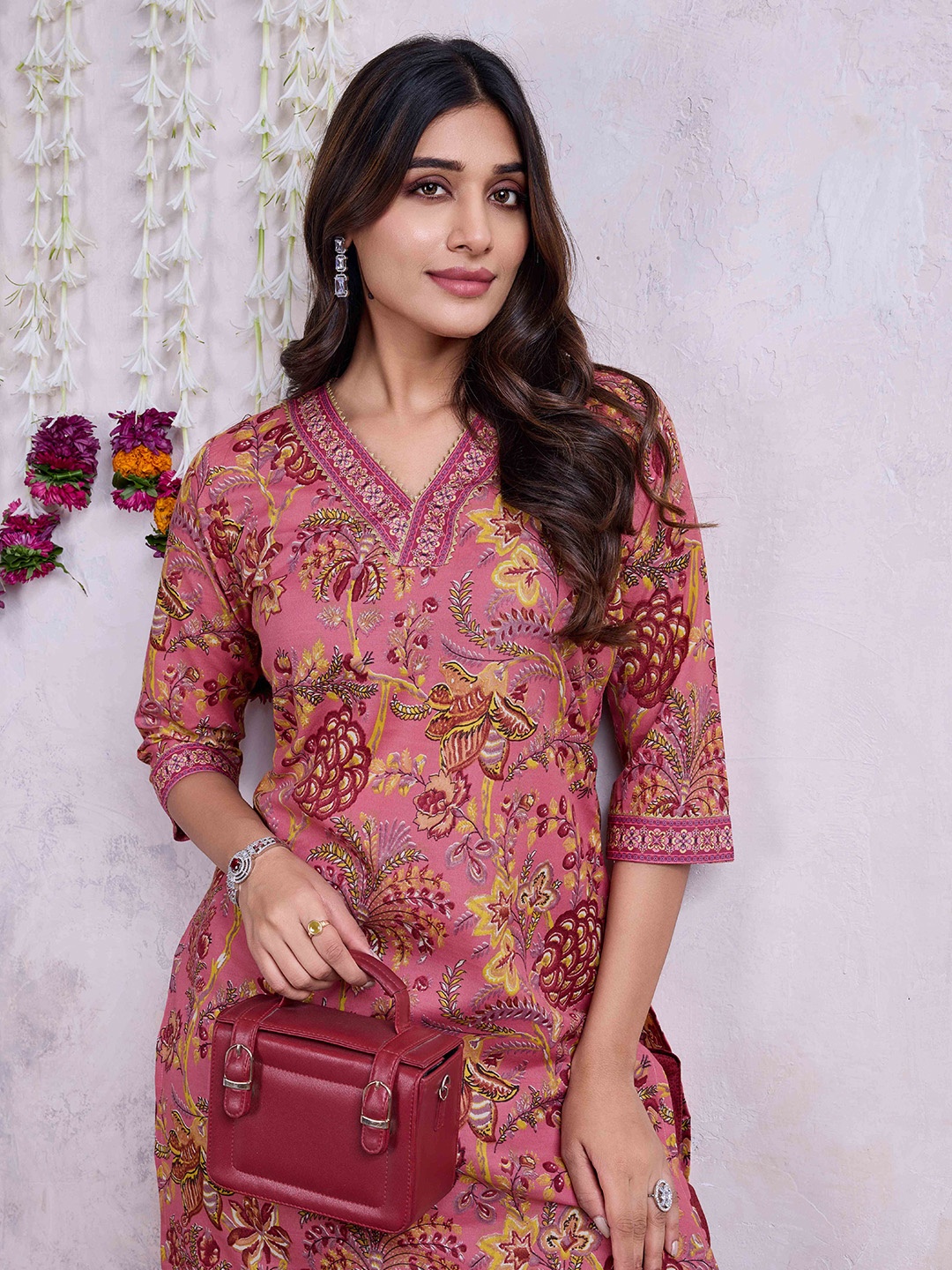 MOJILAA Women Floral Printed Regular Gotta Patti Pure Cotton Kurta with Salwar, Mauve
MOJILAA Women Floral Printed Regular Gotta Patti Pure Cotton Kurta with Salwar, Mauve
