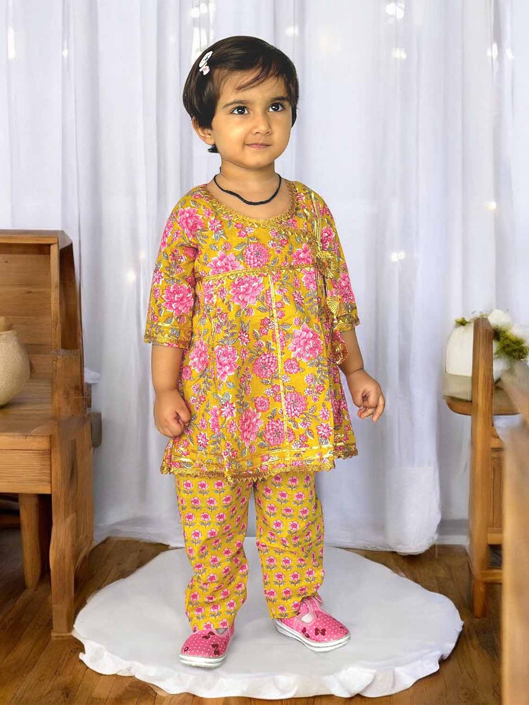 LITTLE GINNIE Girls Floral Printed Angrakha Pure Cotton Anarkali Kurti With Trousers, Yellow
LITTLE GINNIE Girls Floral Printed Angrakha Pure Cotton Anarkali Kurti With Trousers, Yellow