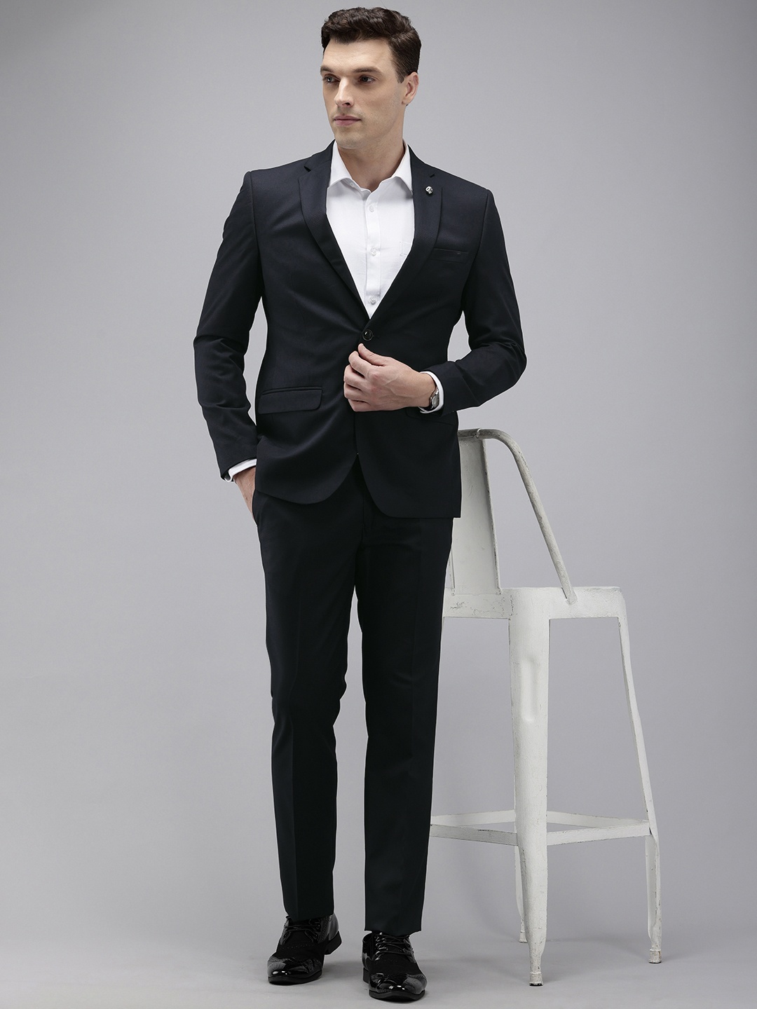 Park Avenue Super Slim Fit Self Design Notched Lapel Single-Breasted 2 Piece Suits, Navy blue
Park Avenue Super Slim Fit Self Design Notched Lapel Single-Breasted 2 Piece Suits, Navy blue