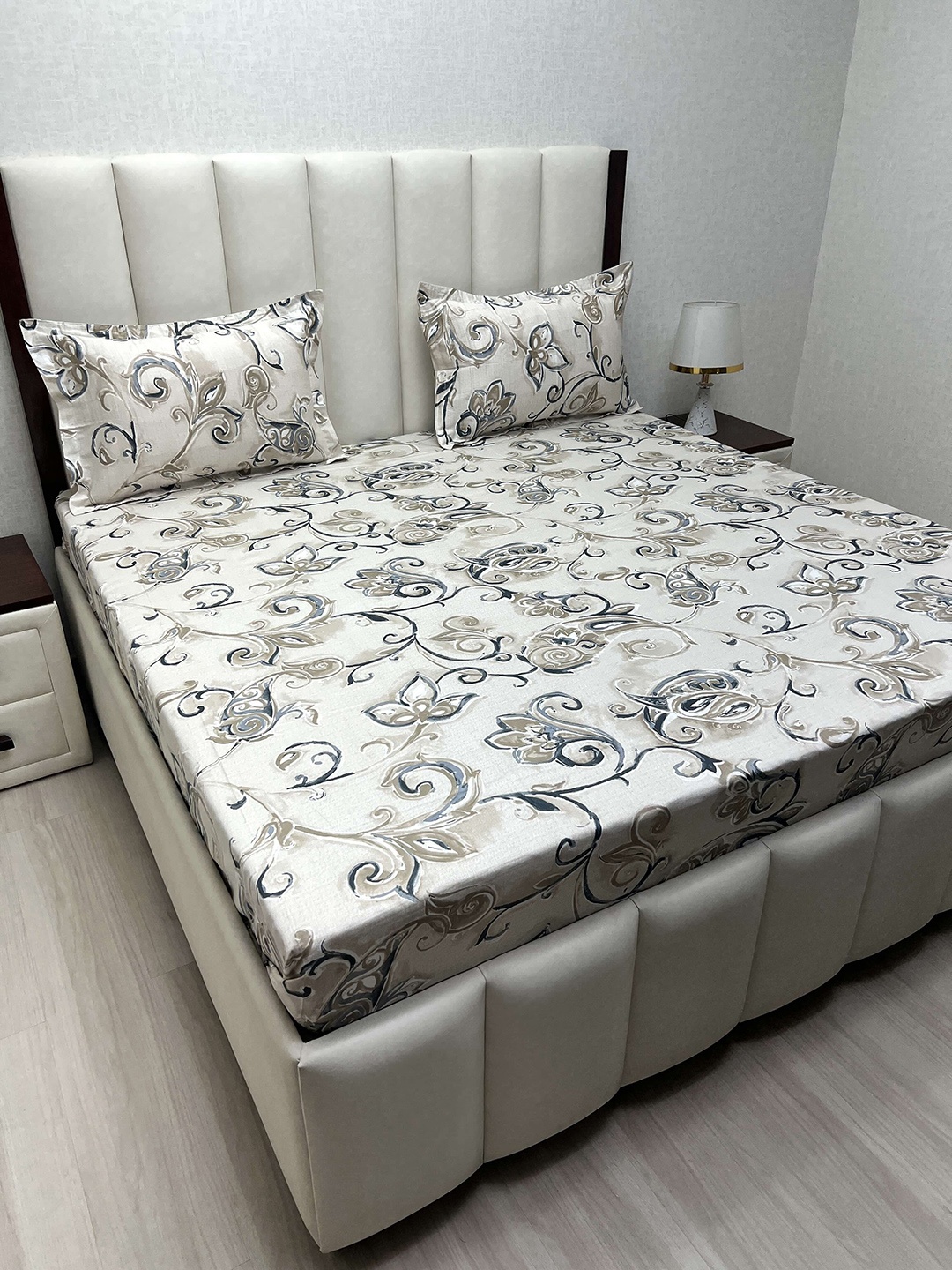 Pure Decor Royal Velar White & Blue Ethnic 300TC Cotton King Bedsheet with 2 Pillow Covers
Pure Decor Royal Velar White & Blue Ethnic 300TC Cotton King Bedsheet with 2 Pillow Covers
