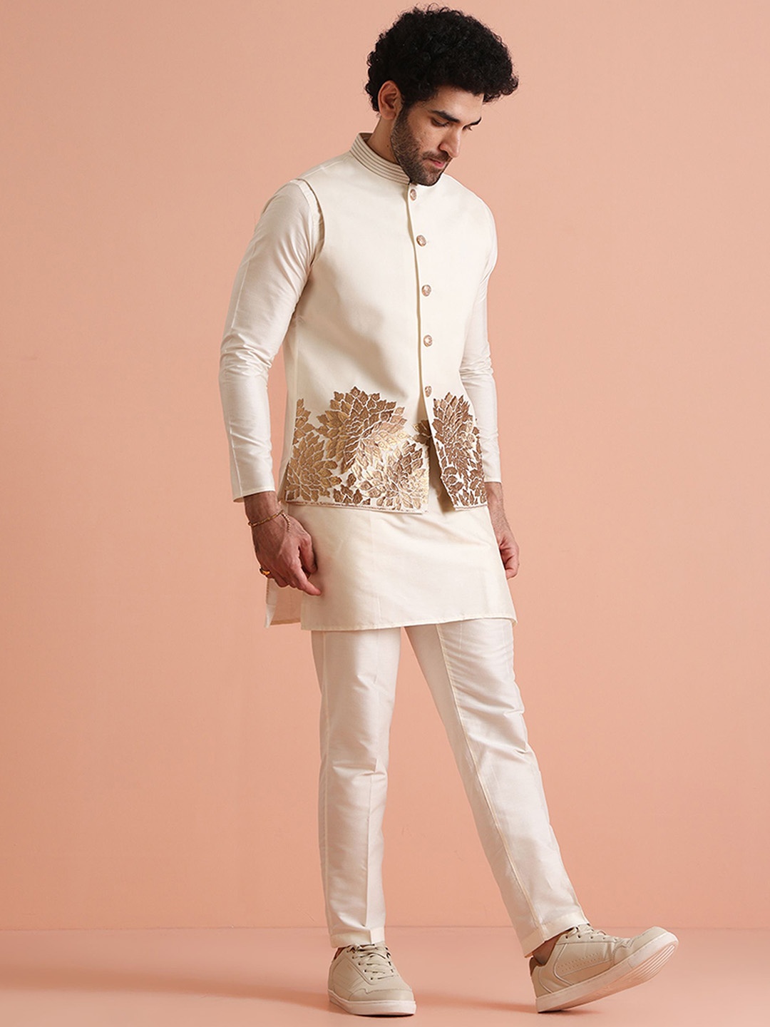 KISAH Men Embroidered Regular Fit Patch Work Kurta Nehru Jacket Trouser Set, Off white
KISAH Men Embroidered Regular Fit Patch Work Kurta Nehru Jacket Trouser Set, Off white