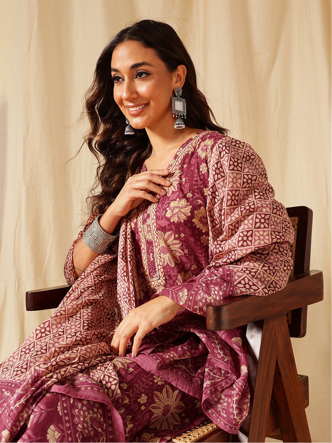 Ginni Arora Label Floral Printed Pure Cotton Straight Kurta With Trouser & Dupatta, Burgundy
Ginni Arora Label Floral Printed Pure Cotton Straight Kurta With Trouser & Dupatta, Burgundy