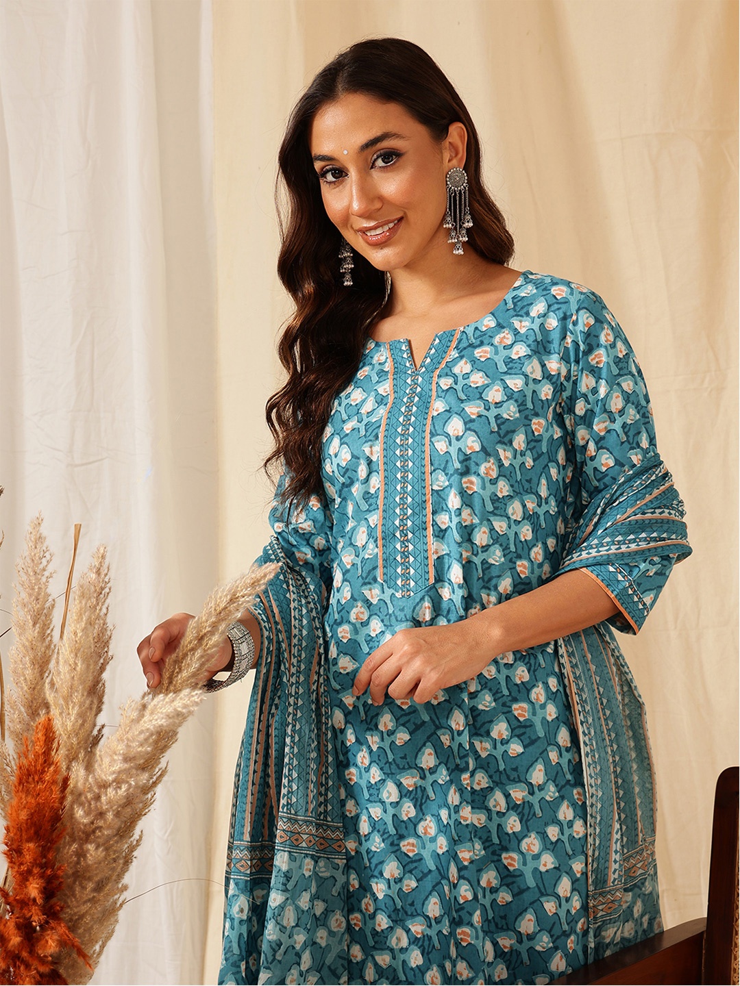 Ginni Arora Label Floral Printed Pure Cotton Straight Kurta with Trousers & Dupatta, Blue
Ginni Arora Label Floral Printed Pure Cotton Straight Kurta with Trousers & Dupatta, Blue
