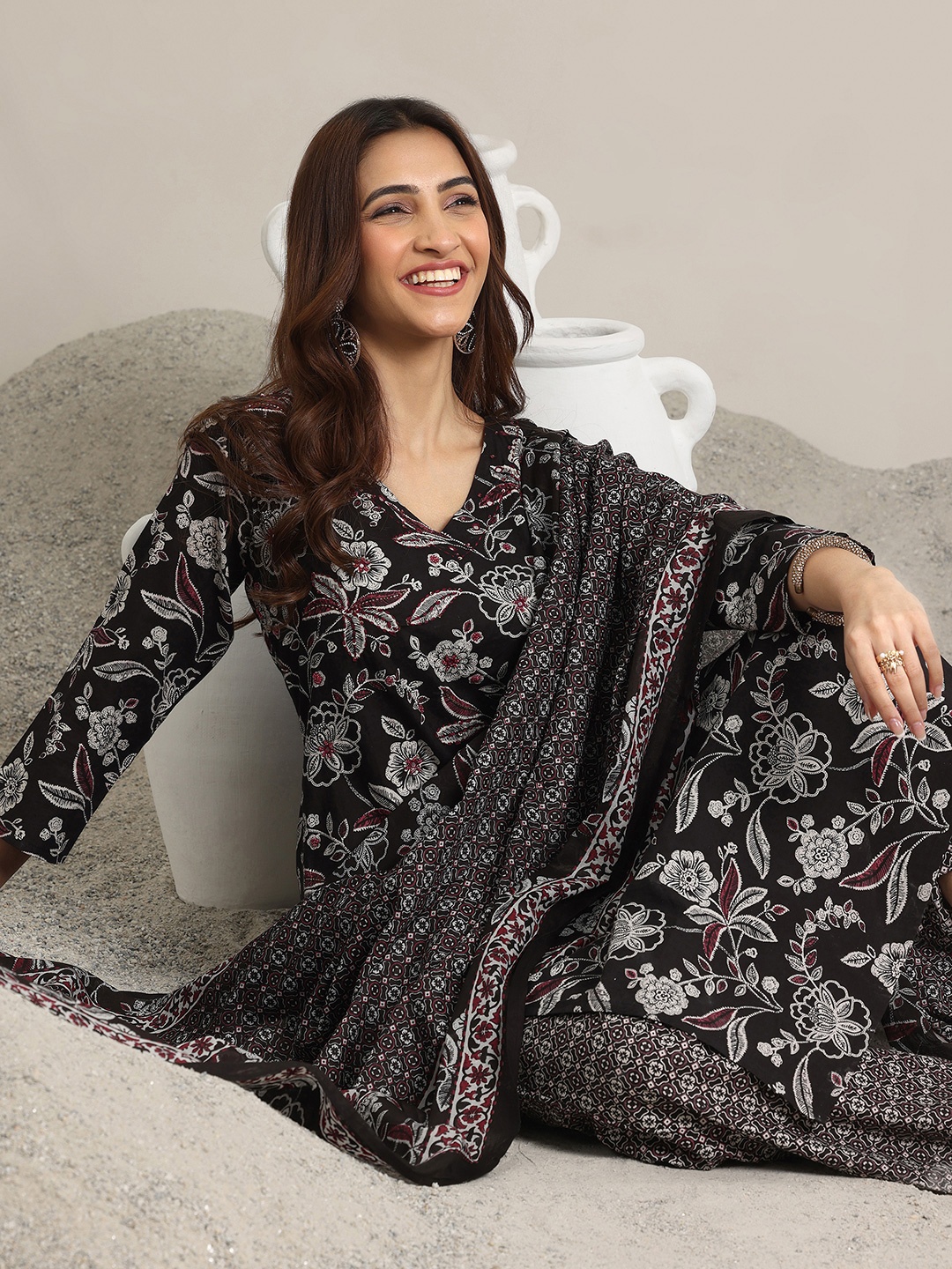 Libas Floral Printed Thread Work Pure Cotton Straight Kurta With Trouser & Dupatta, Black
Libas Floral Printed Thread Work Pure Cotton Straight Kurta With Trouser & Dupatta, Black