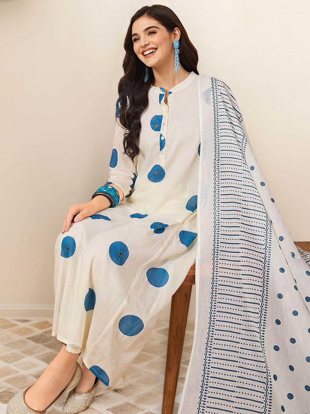 Ishin Geometric Printed Band Collar Pure Cotton A-Line Kurta With Trousers & Dupatta, Navy blue
Ishin Geometric Printed Band Collar Pure Cotton A-Line Kurta With Trousers & Dupatta, Navy blue