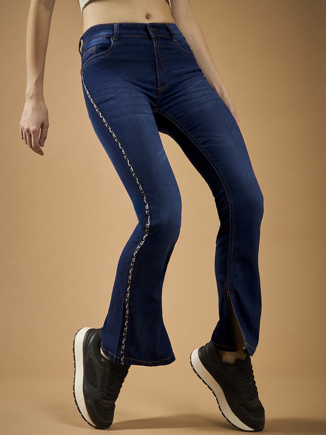 The Roadster Women Cotton Bootcut Fit & Flared Mid Rise Regular Stretchable Denim Jeans, Blue
The Roadster Women Cotton Bootcut Fit & Flared Mid Rise Regular Stretchable Denim Jeans, Blue
