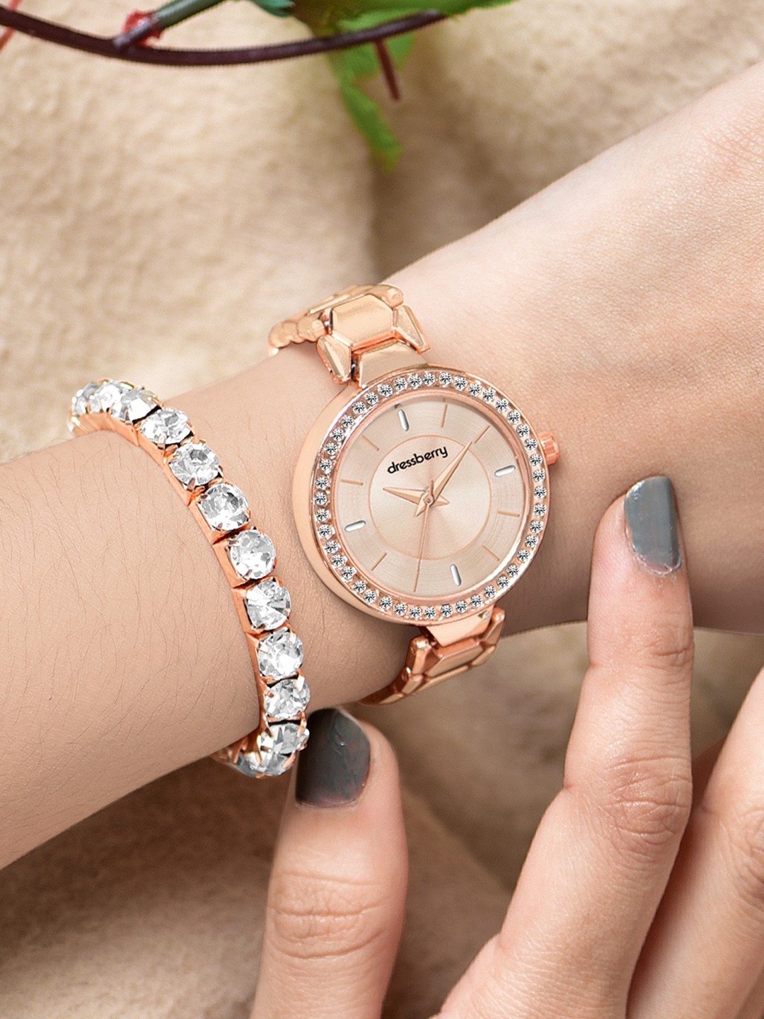 DressBerry Women Embellished Dial & Bracelet Style Straps Analogue Watch DBSet24 Set-16, Rose gold
DressBerry Women Embellished Dial & Bracelet Style Straps Analogue Watch DBSet24 Set-16, Rose gold