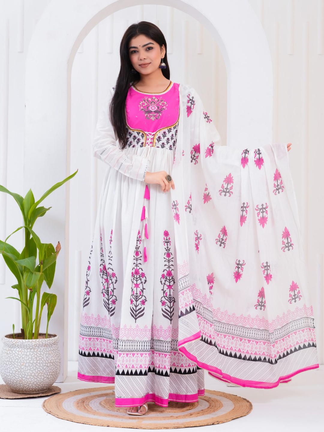 SAK JAIPUR Floral Printed Embroidered Thread Work Cotton Anarkali Kurta With Dupatta, White
SAK JAIPUR Floral Printed Embroidered Thread Work Cotton Anarkali Kurta With Dupatta, White
