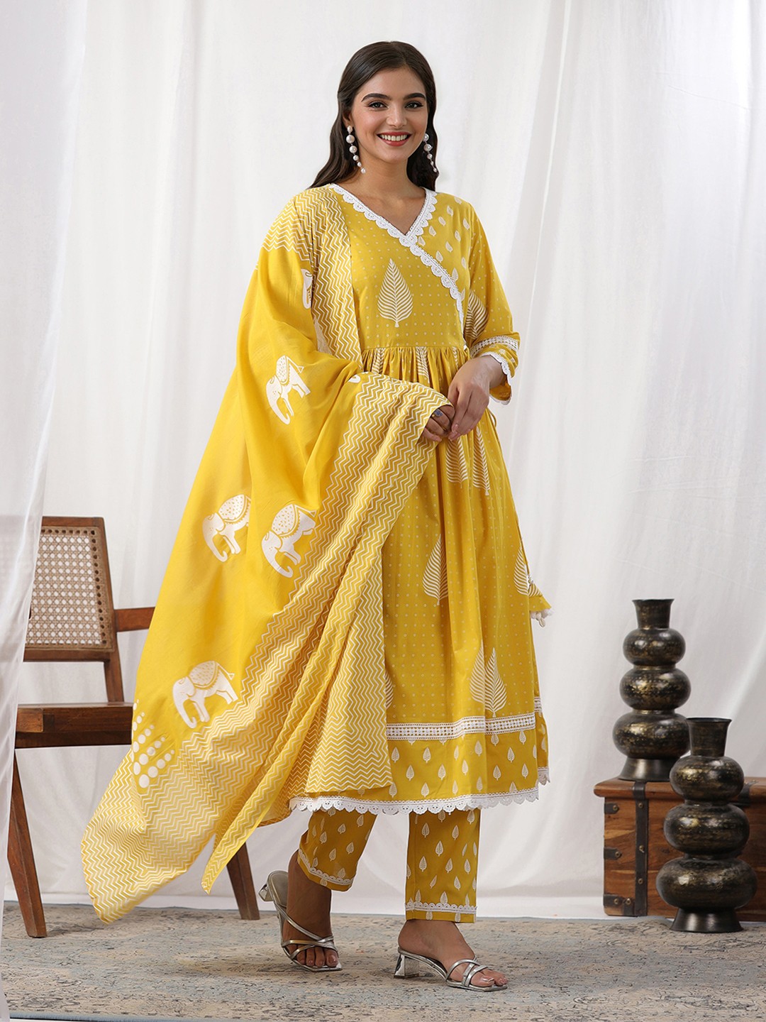 Ishin Ethnic Motifs Printed Angrakha Thread Work Pure Cotton Kurta with Trousers & Dupatta, Yellow
Ishin Ethnic Motifs Printed Angrakha Thread Work Pure Cotton Kurta with Trousers & Dupatta, Yellow