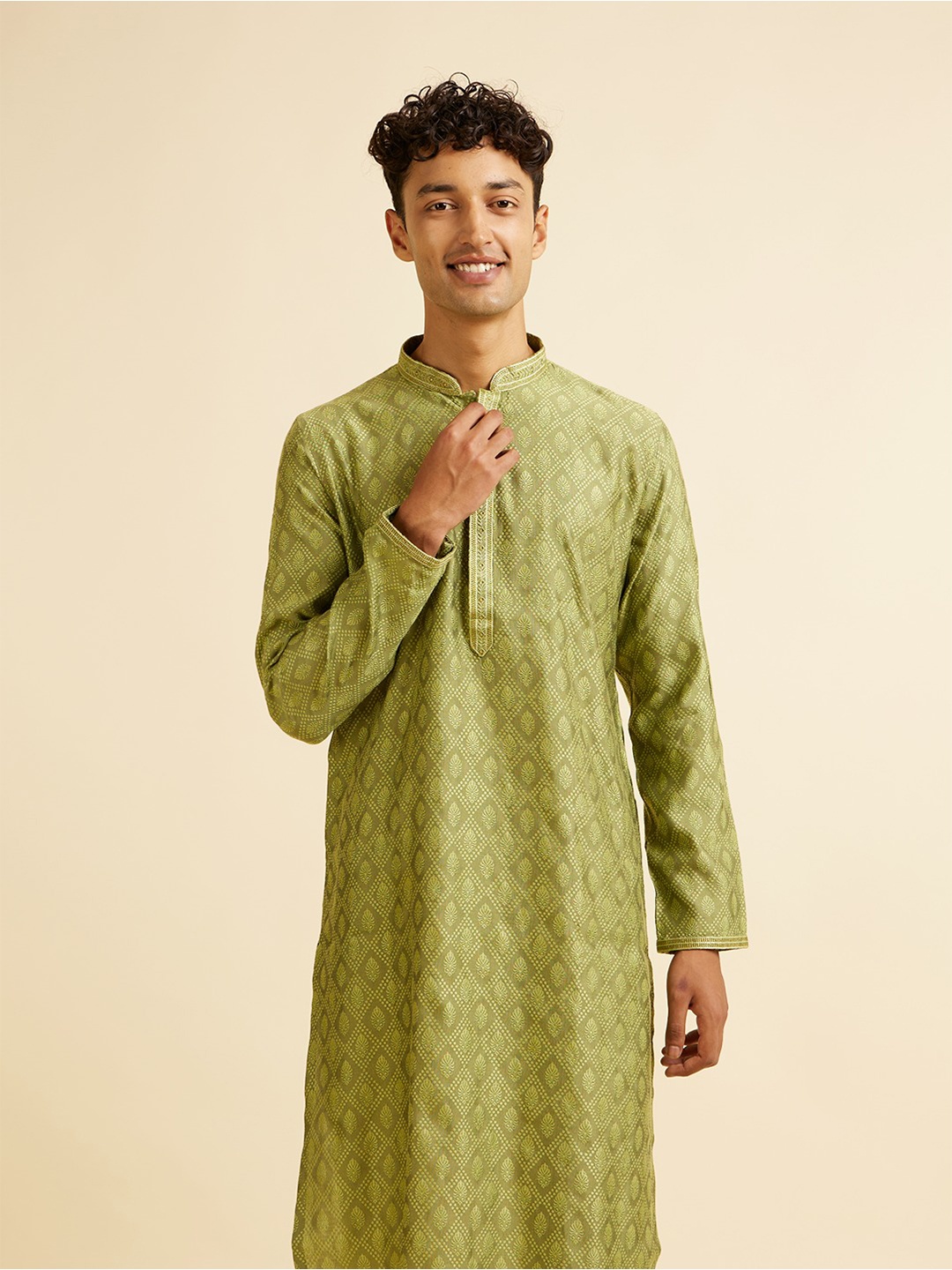 Manyavar Ethnic Motifs Embroidered Regular Thread Work Kurta With Pyjama, Green
Manyavar Ethnic Motifs Embroidered Regular Thread Work Kurta With Pyjama, Green