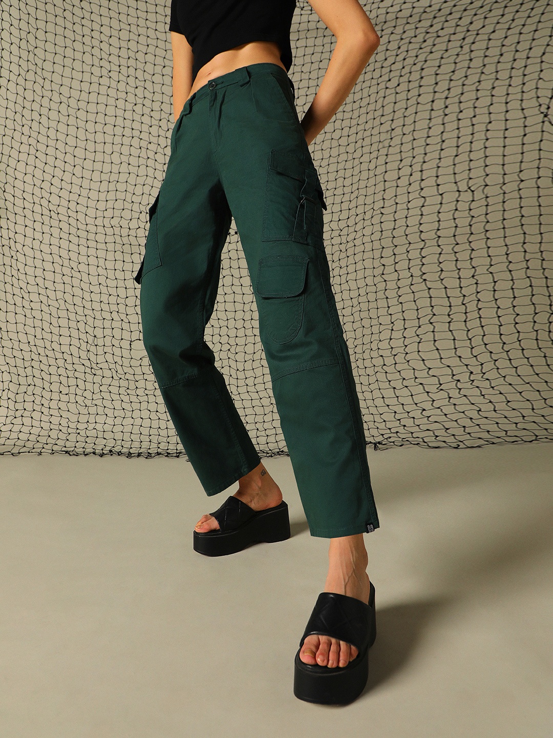 Hubberholme Women Relaxed Straight Leg Straight Fit High-Rise Easy Wash Trousers, Green
Hubberholme Women Relaxed Straight Leg Straight Fit High-Rise Easy Wash Trousers, Green