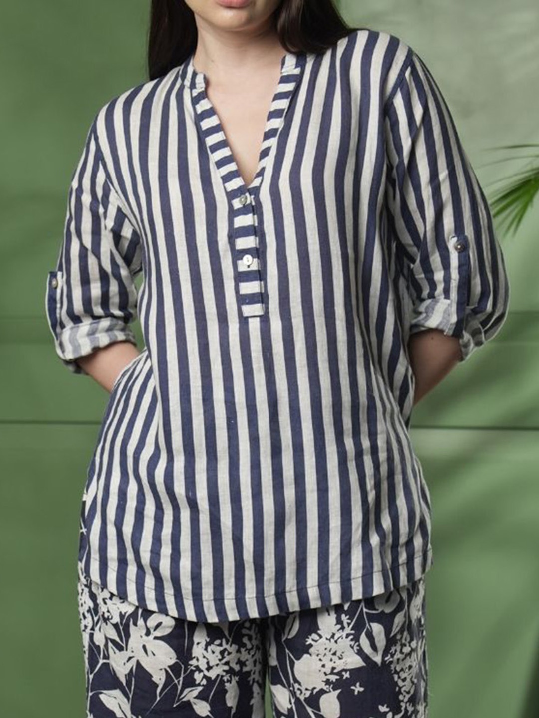 Fabulous Women Premium Collarless Vertical Striped Linen Oversized Casual Shirt, Navy blue
Fabulous Women Premium Collarless Vertical Striped Linen Oversized Casual Shirt, Navy blue