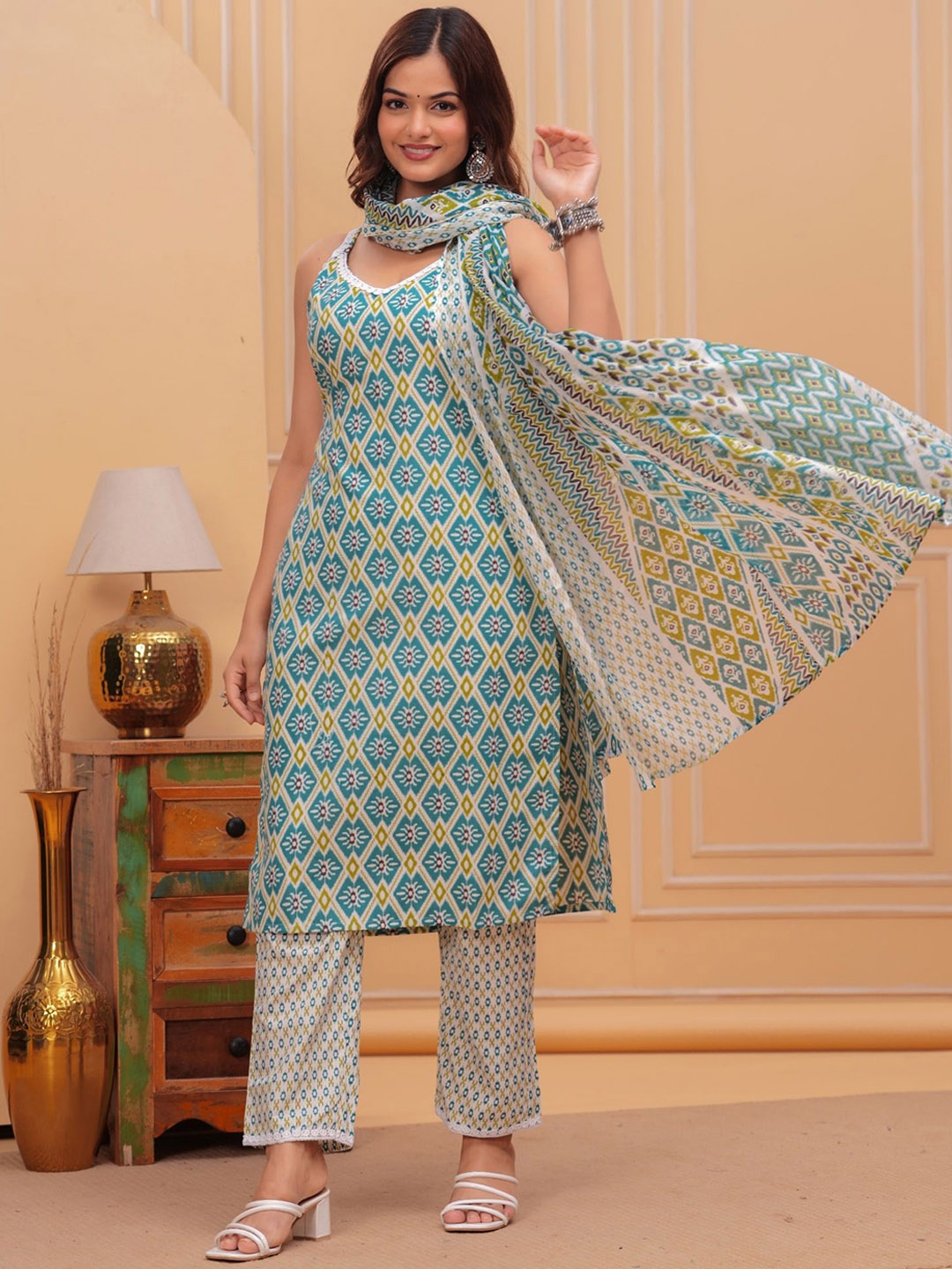 NEW4U Floral Printed V-Neck Shoulder Straps Straight Kurta With Palazzos & Dupatta, Blue
NEW4U Floral Printed V-Neck Shoulder Straps Straight Kurta With Palazzos & Dupatta, Blue