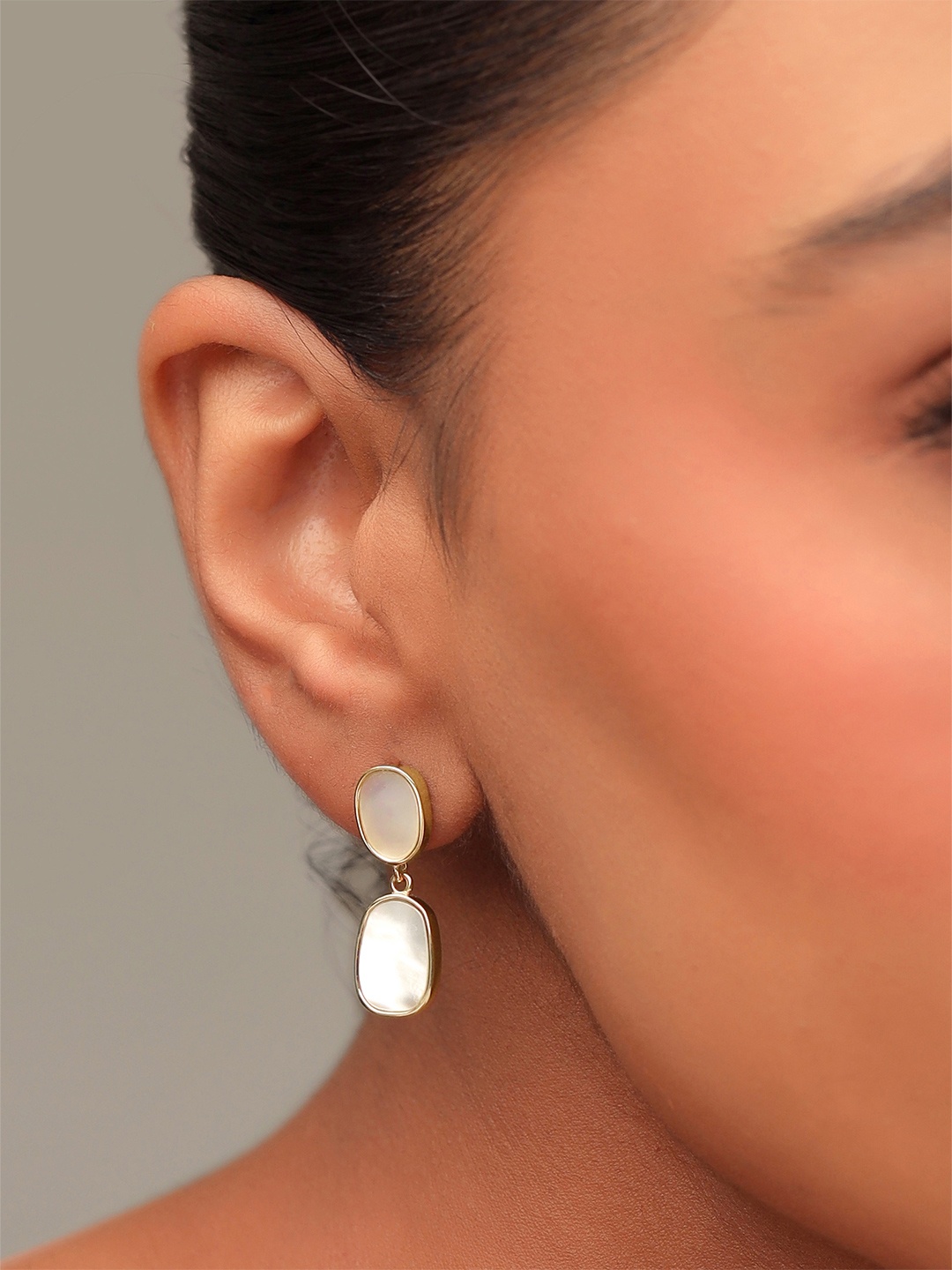 Kicky And Perky 9.25 Sterling Silver Gold-Plated Mother of Pearl Drop Earrings
Kicky And Perky 9.25 Sterling Silver Gold-Plated Mother of Pearl Drop Earrings