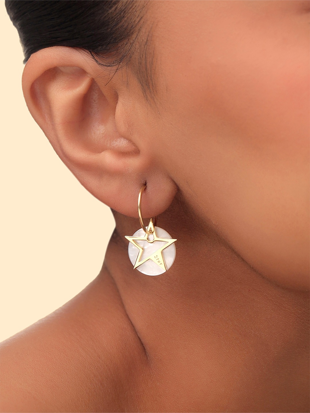 Kicky And Perky 925 Sterling Silver Gold-Plated Mother of Pearl Half Hoop Earrings
Kicky And Perky 925 Sterling Silver Gold-Plated Mother of Pearl Half Hoop Earrings