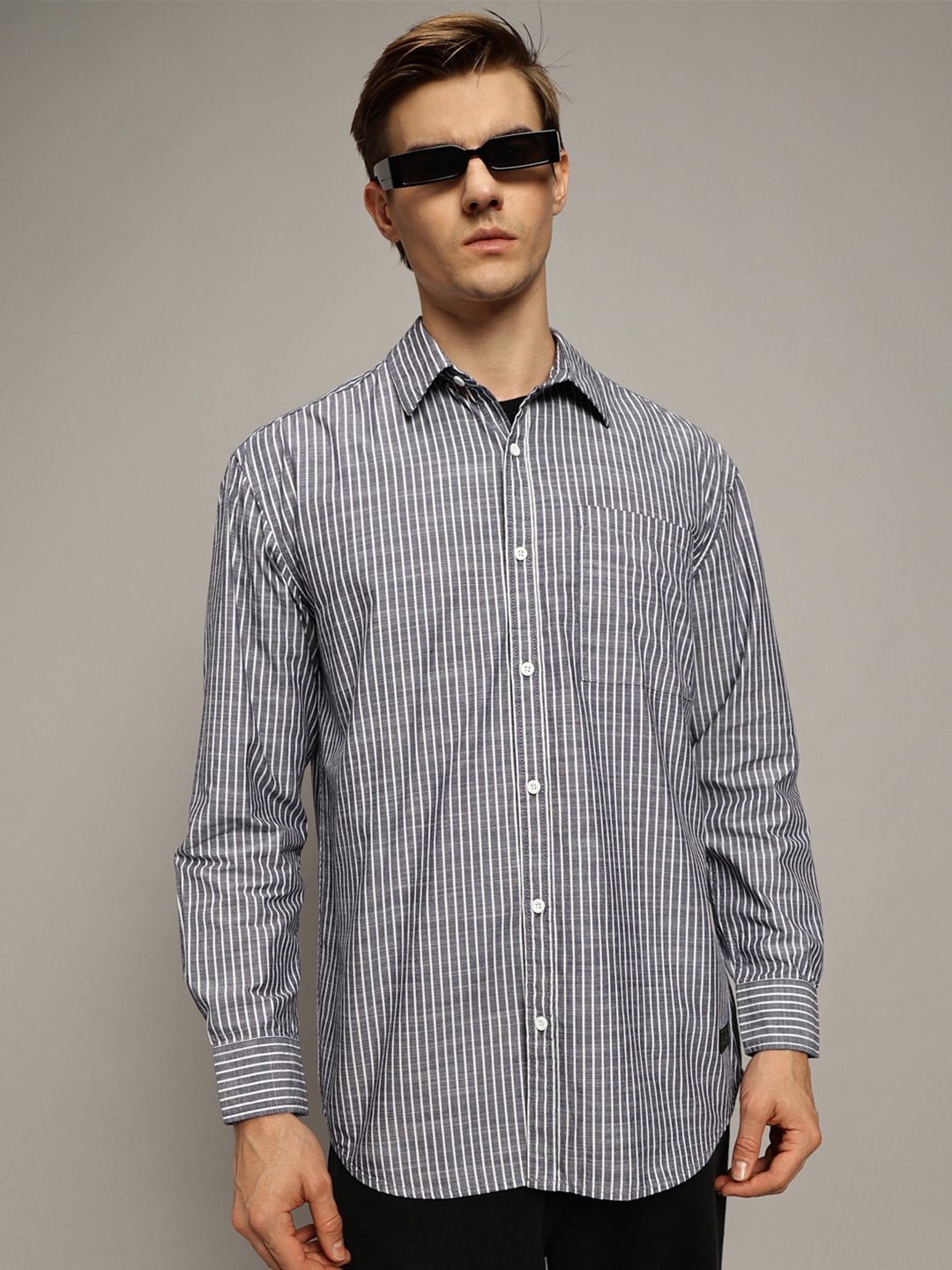 The Roadster Lifestyle Co Premium Striped Pure Cotton Oversized-Fit Shirt, Navy blue
The Roadster Lifestyle Co Premium Striped Pure Cotton Oversized-Fit Shirt, Navy blue