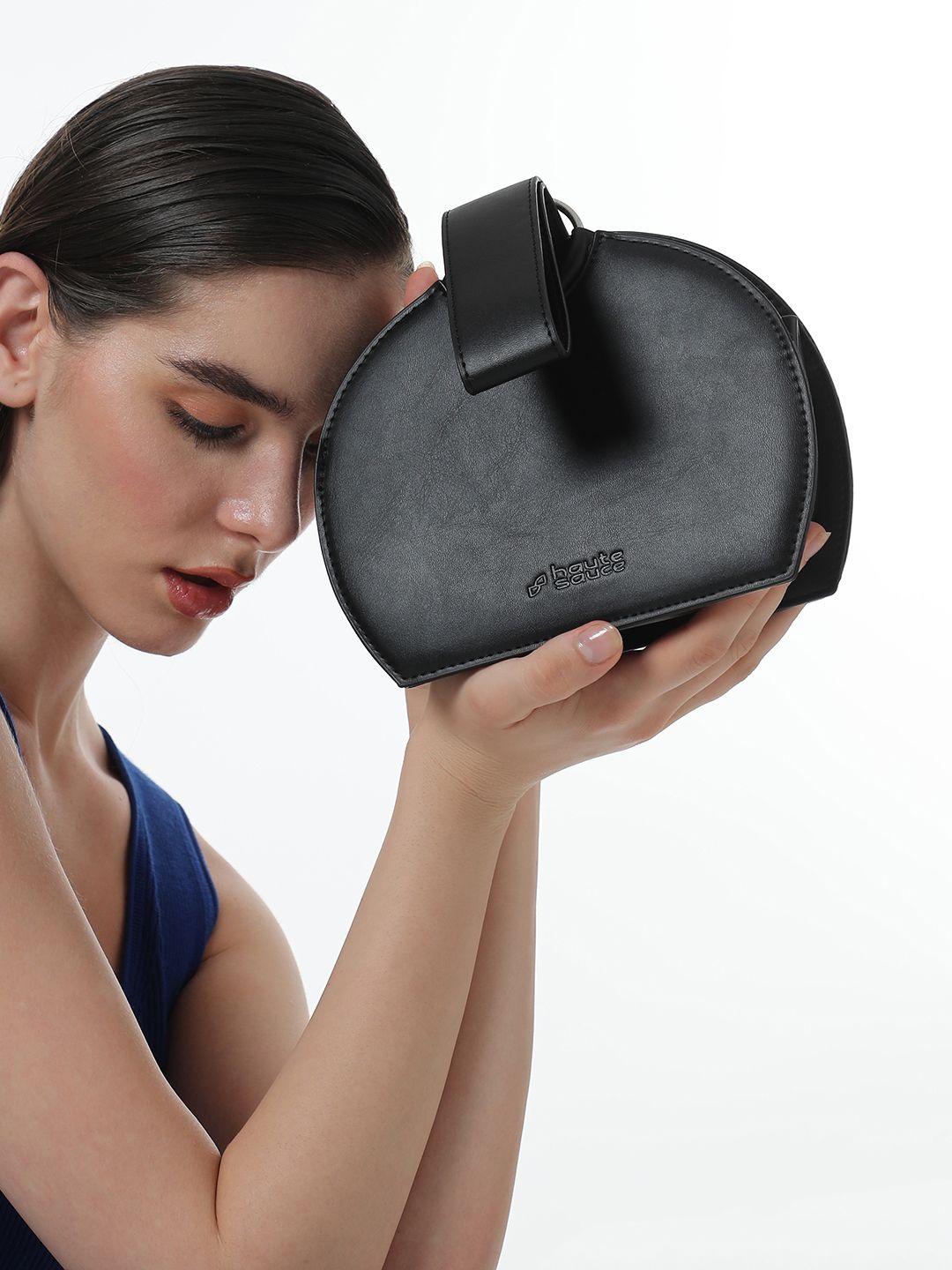 HAUTE SAUCE by Campus Sutra Women Leather Structured Shoulder Bag with Quilted, Black
HAUTE SAUCE by Campus Sutra Women Leather Structured Shoulder Bag with Quilted, Black
