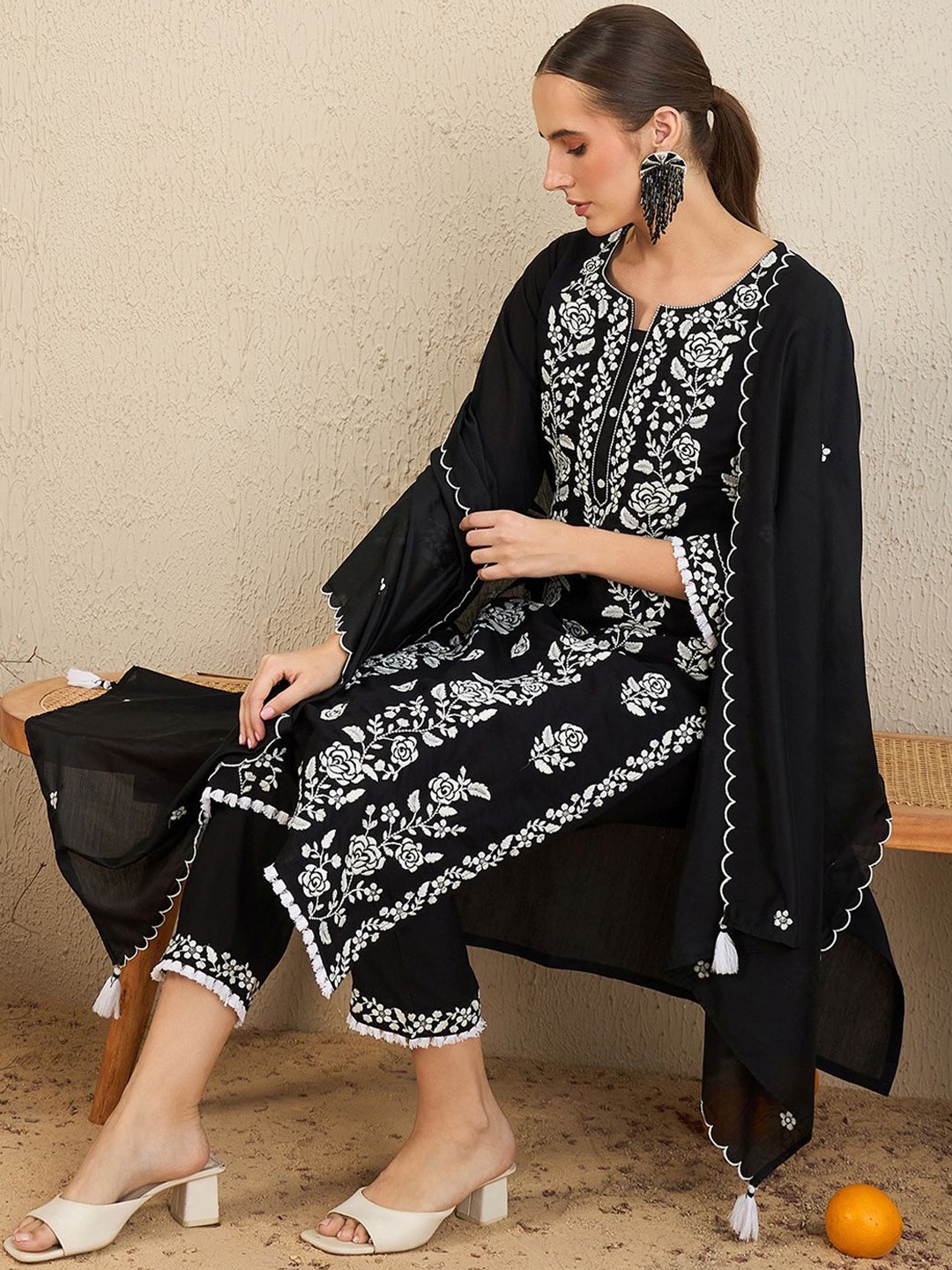 Indo Era Floral Embroidered Notch Neck Thread Work Straight Kurta With Trousers & Dupatta, Black
Indo Era Floral Embroidered Notch Neck Thread Work Straight Kurta With Trousers & Dupatta, Black