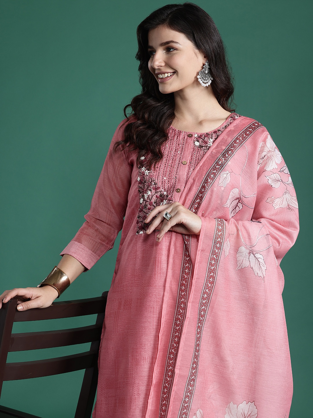 Indo Era Floral Embroidered Thread Work Chanderi Silk Kurta with Trousers & With Dupatta, Peach
Indo Era Floral Embroidered Thread Work Chanderi Silk Kurta with Trousers & With Dupatta, Peach