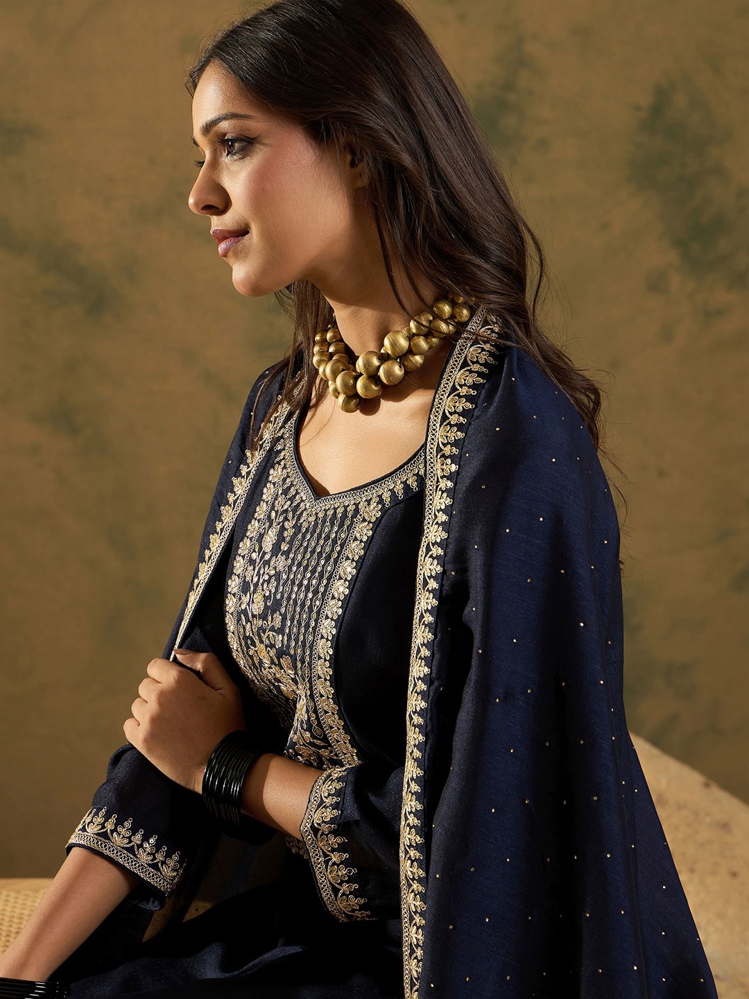 Indo Era Women Floral Embroidered Regular Sequinned Kurta with Trousers & With Dupatta, Navy blue
Indo Era Women Floral Embroidered Regular Sequinned Kurta with Trousers & With Dupatta, Navy blue