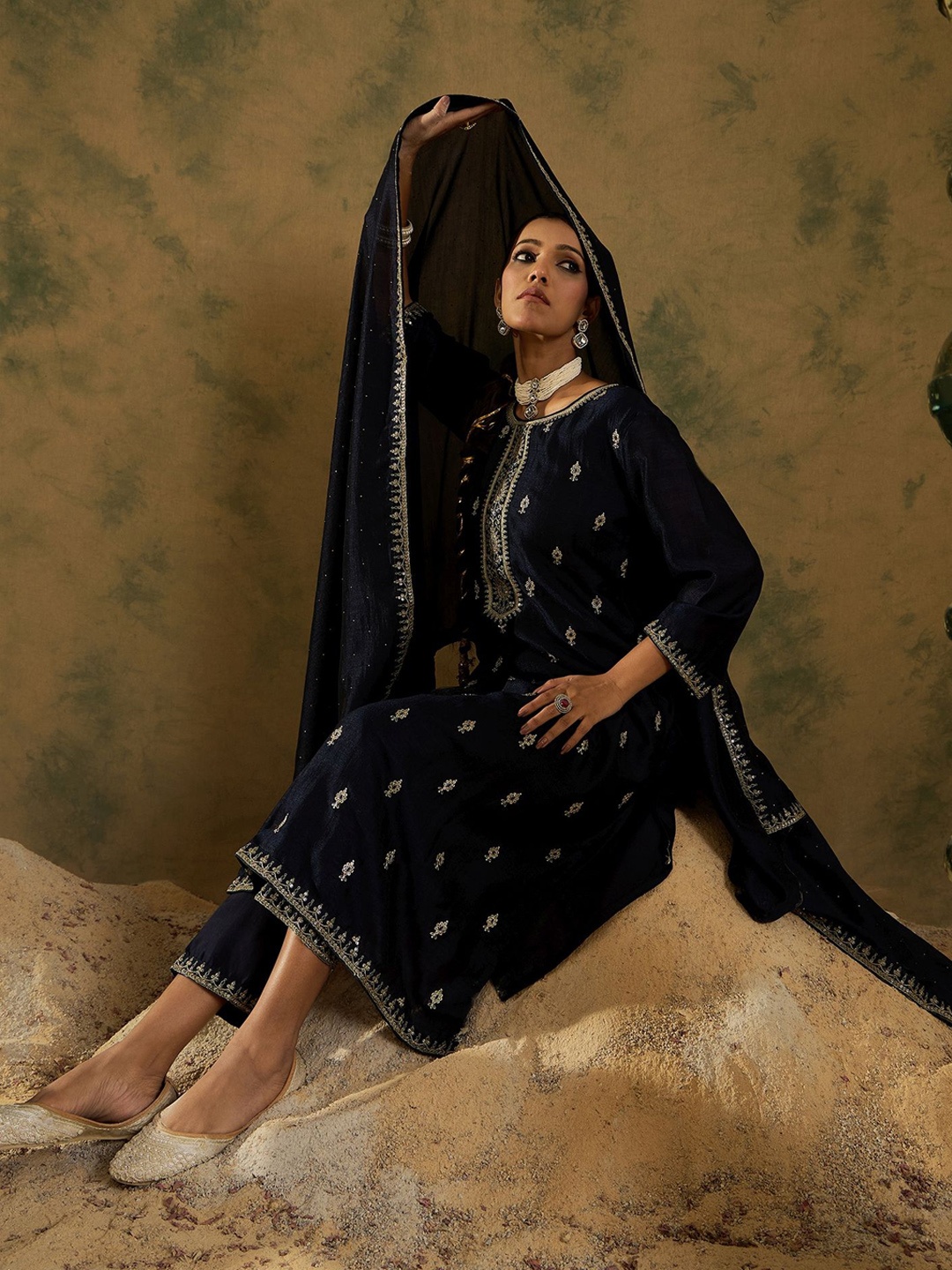 Indo Era Women Embroidered Regular Sequinned Kurta with Trousers & With Dupatta, Navy blue
Indo Era Women Embroidered Regular Sequinned Kurta with Trousers & With Dupatta, Navy blue