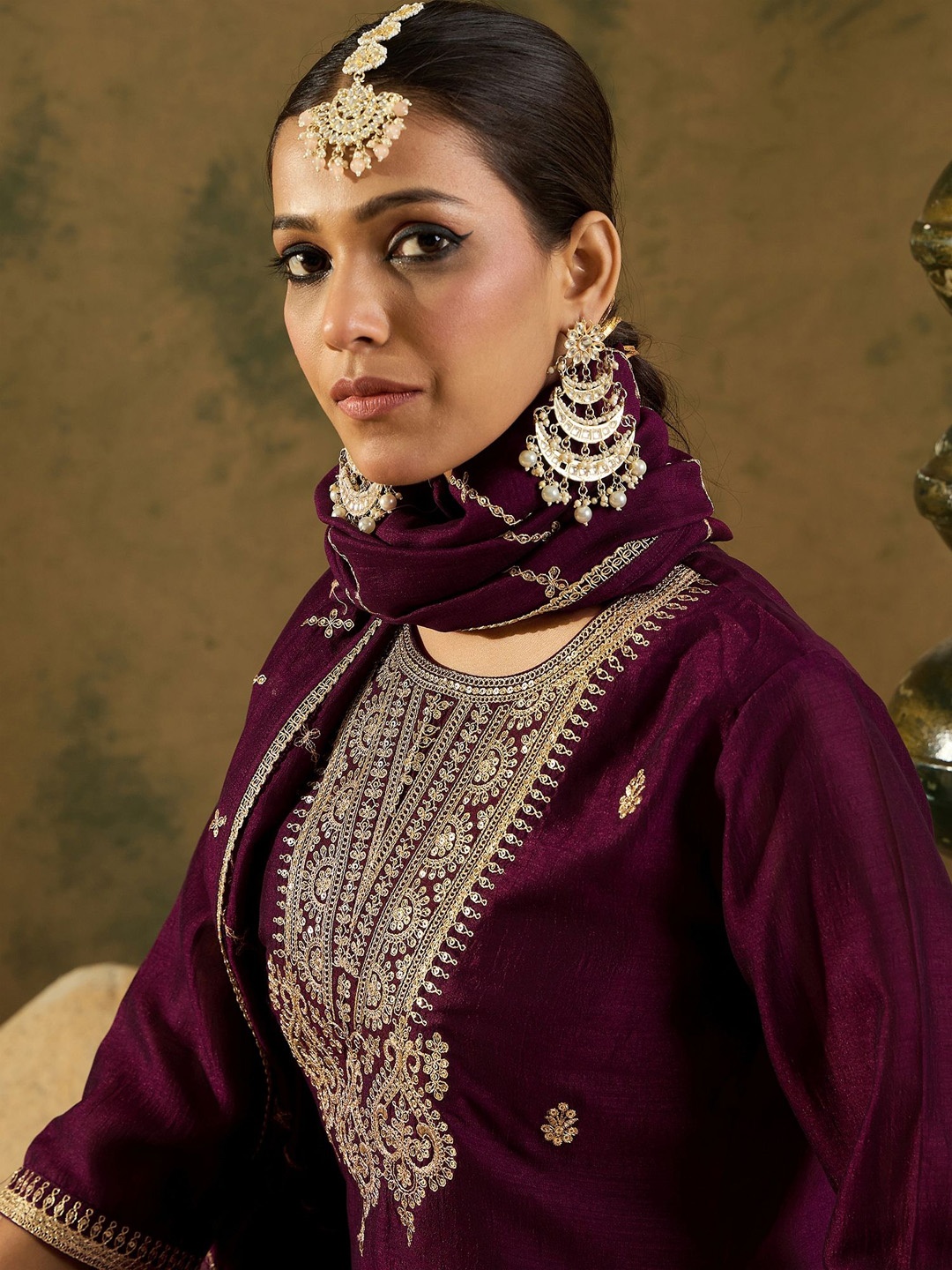 Indo Era Women Ethnic Motifs Embroidered Regular Kurta with Trousers & With Dupatta, Burgundy
Indo Era Women Ethnic Motifs Embroidered Regular Kurta with Trousers & With Dupatta, Burgundy