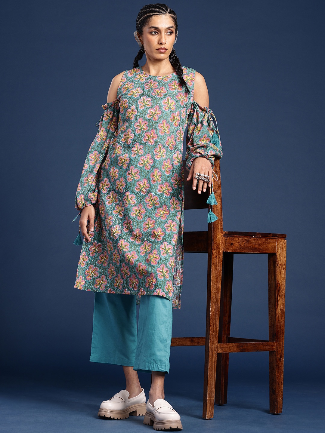 Taavi Pure Cotton Indie Florals Printed Cold-Shoulder Sanganeri Kurta With Trousers, Blue
Taavi Pure Cotton Indie Florals Printed Cold-Shoulder Sanganeri Kurta With Trousers, Blue