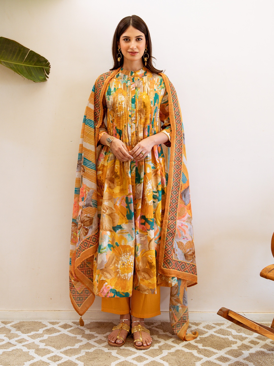 Ishin Women Floral Printed Regular Pure Cotton Kurta with Trousers & With Dupatta, Yellow
Ishin Women Floral Printed Regular Pure Cotton Kurta with Trousers & With Dupatta, Yellow