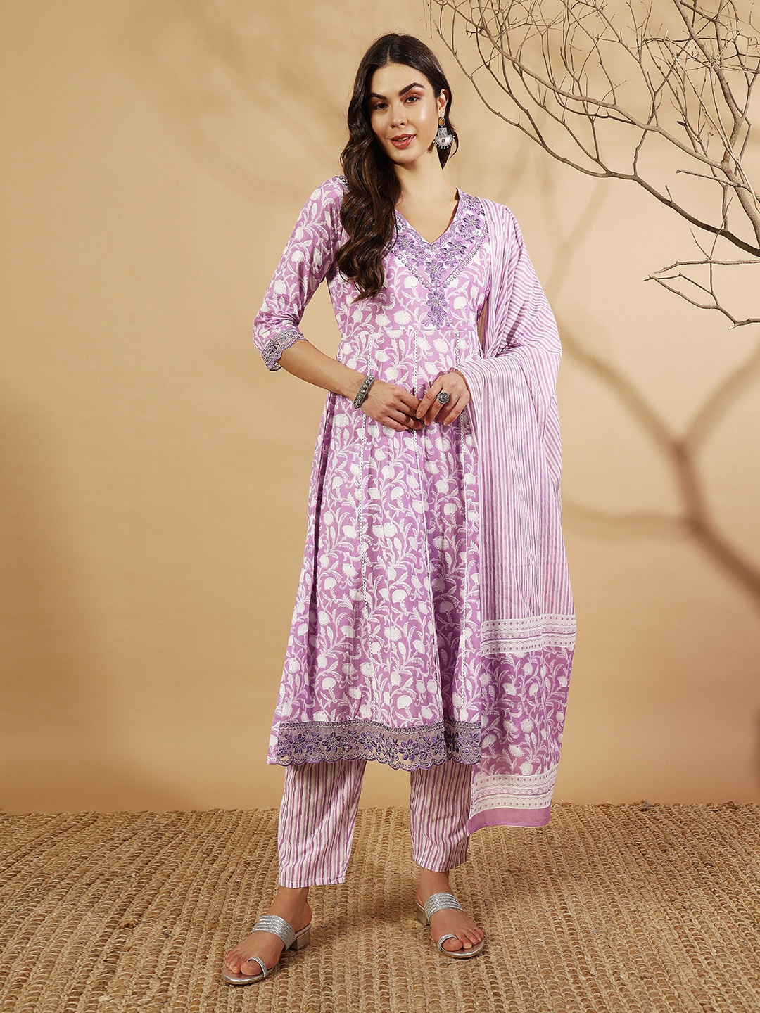 IkDaiya Floral Printed Thread Work V-Neck Pure Cotton Anarkali Kurta & Trouser & Dupatta, Purple
IkDaiya Floral Printed Thread Work V-Neck Pure Cotton Anarkali Kurta & Trouser & Dupatta, Purple