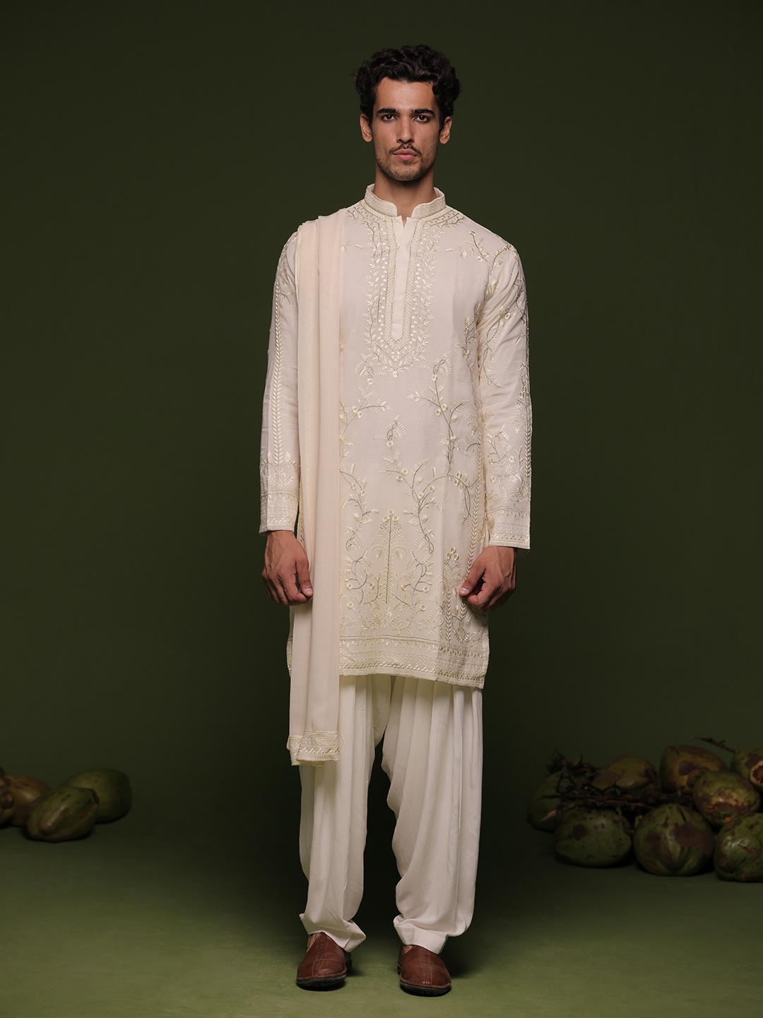 KALPRAAG Ethnic Motifs Embroidered Mandarin Collar Straight Kurta with Patiala & Dupatta, White
KALPRAAG Ethnic Motifs Embroidered Mandarin Collar Straight Kurta with Patiala & Dupatta, White