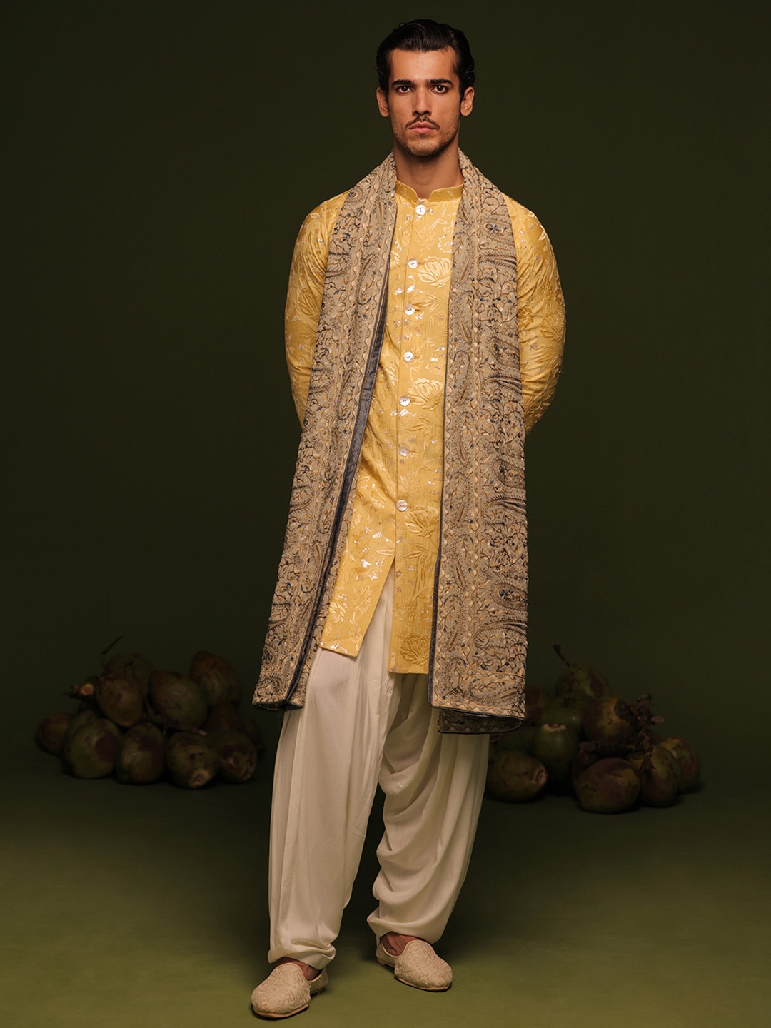KALPRAAG Floral Embroidered Mandarin Collar Sequinned Kurta With Patiala & Dupatta, Yellow
KALPRAAG Floral Embroidered Mandarin Collar Sequinned Kurta With Patiala & Dupatta, Yellow