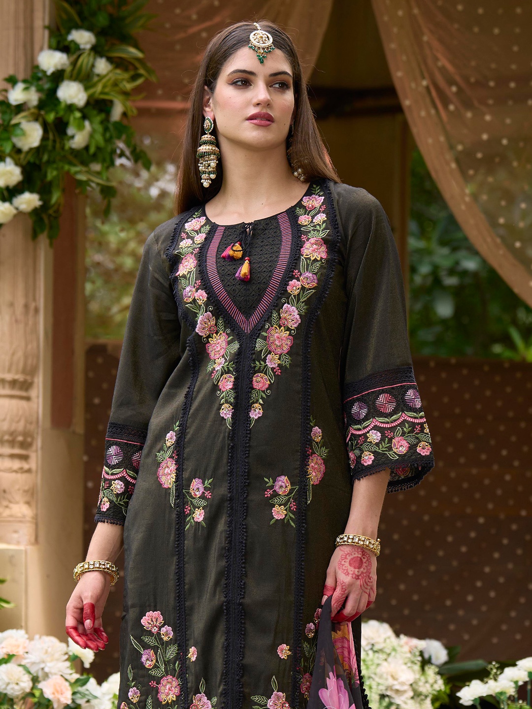 Indo Era Women Floral Embroidered Panelled Thread Work Kurta with Trousers & With Dupatta, Black
Indo Era Women Floral Embroidered Panelled Thread Work Kurta with Trousers & With Dupatta, Black