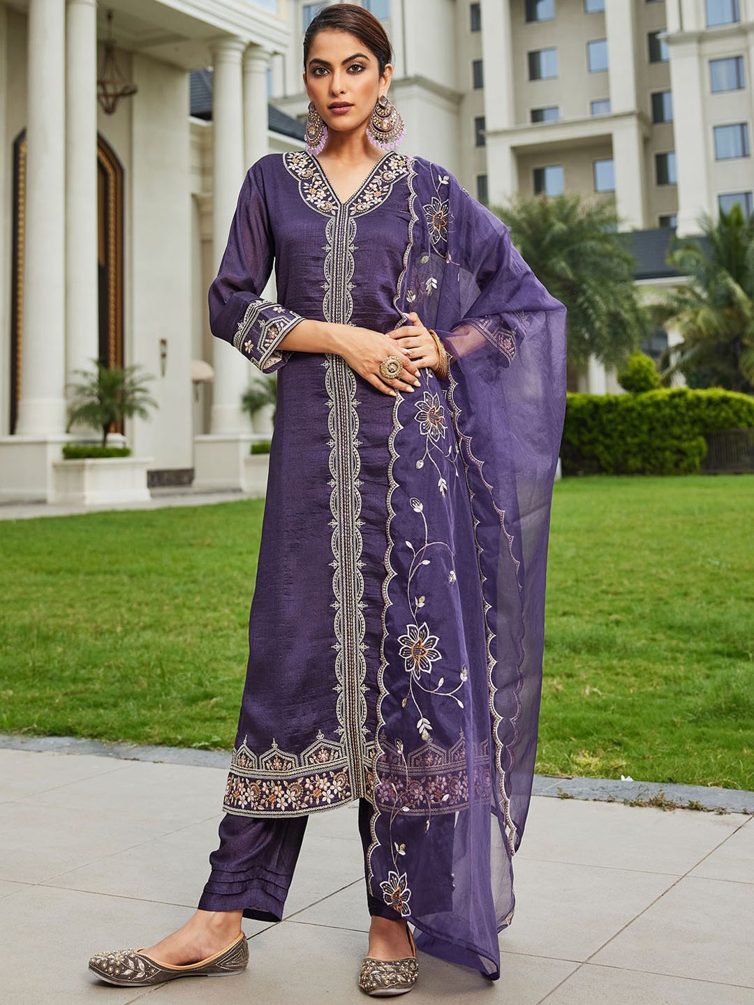 Indo Era Women Floral Embroidered Regular Kurta with Trousers & With Dupatta, Purple
Indo Era Women Floral Embroidered Regular Kurta with Trousers & With Dupatta, Purple
