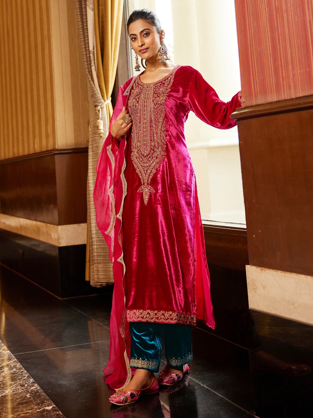 Indo Era Women Ethnic Motifs Embroidered Regular Sequinned Velvet Kurta with Trousers & With Dupatta, Pink
Indo Era Women Ethnic Motifs Embroidered Regular Sequinned Velvet Kurta with Trousers & With Dupatta, Pink