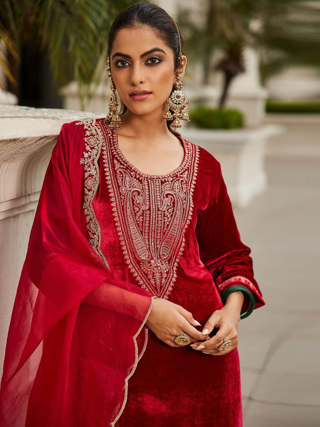 Indo Era Women Ethnic Motifs Embroidered Regular Sequinned Velvet Kurta with Trousers & With Dupatta, Red
Indo Era Women Ethnic Motifs Embroidered Regular Sequinned Velvet Kurta with Trousers & With Dupatta, Red