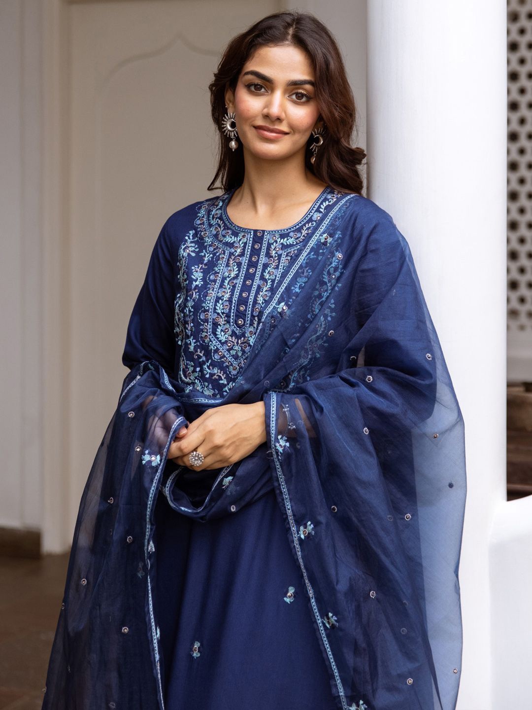 Indo Era Women Floral Embroidered Regular Thread Work Kurta with Trousers & With Dupatta, Blue
Indo Era Women Floral Embroidered Regular Thread Work Kurta with Trousers & With Dupatta, Blue