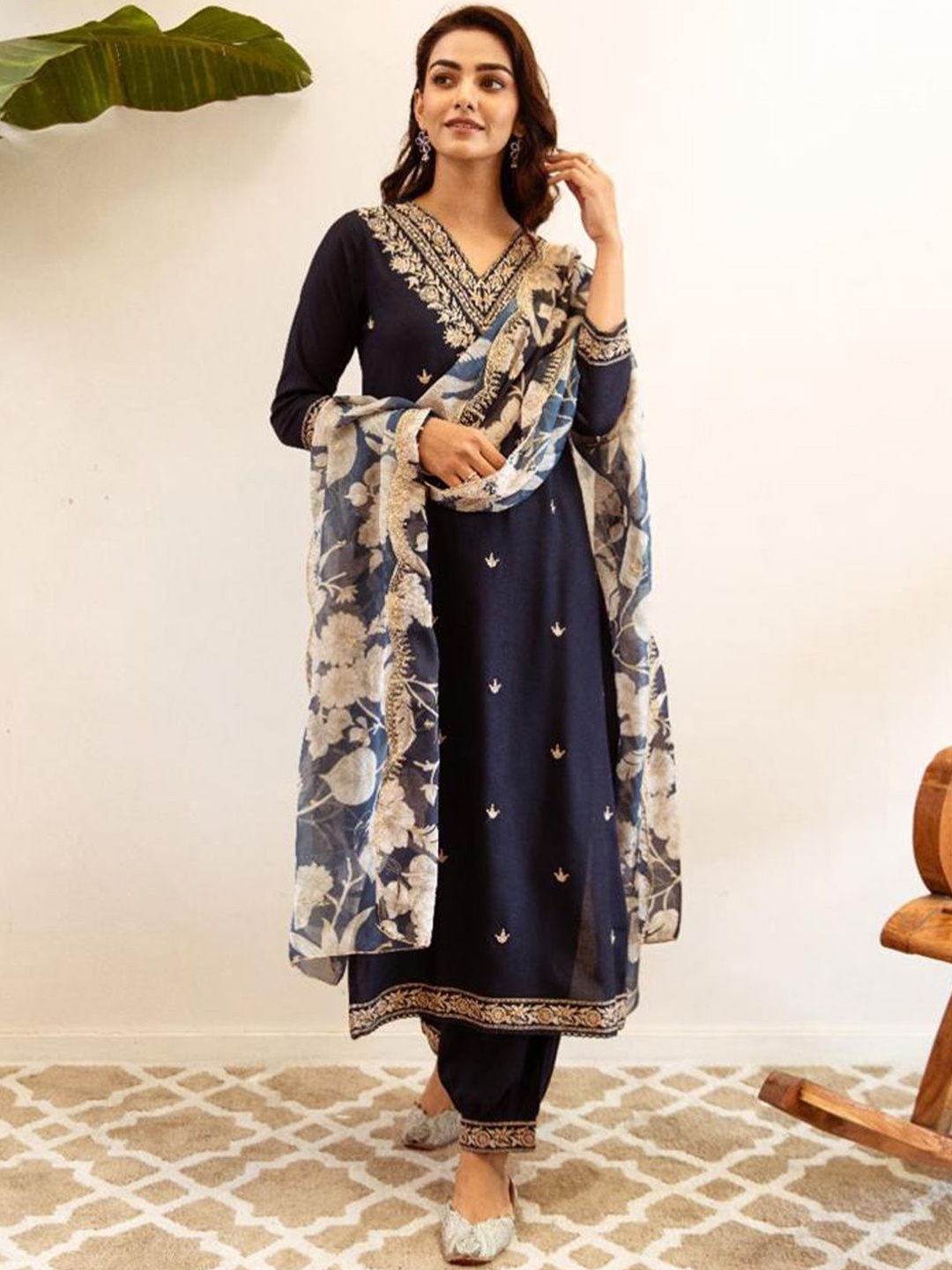 Indo Era Women Ethnic Motifs Embroidered Regular Kurta with Salwar & With Dupatta, Navy blue
Indo Era Women Ethnic Motifs Embroidered Regular Kurta with Salwar & With Dupatta, Navy blue
