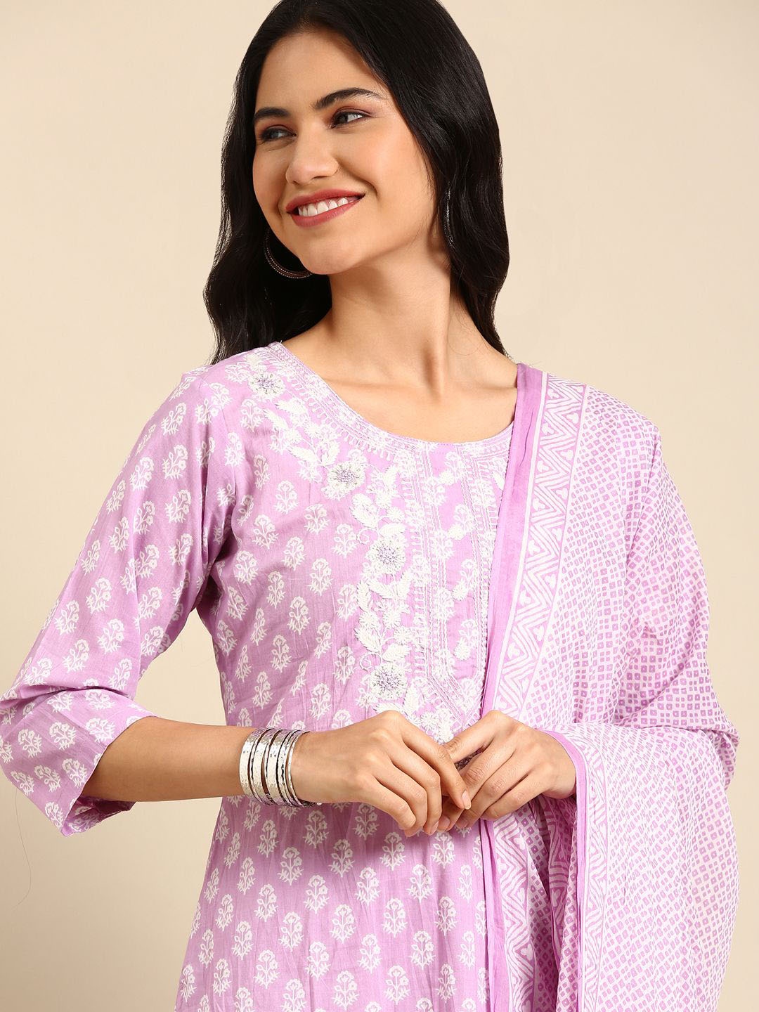 SHOWOFF Ethnic Motifs Printed Thread Work Straight Kurta With Trousers & Dupatta, Purple
SHOWOFF Ethnic Motifs Printed Thread Work Straight Kurta With Trousers & Dupatta, Purple