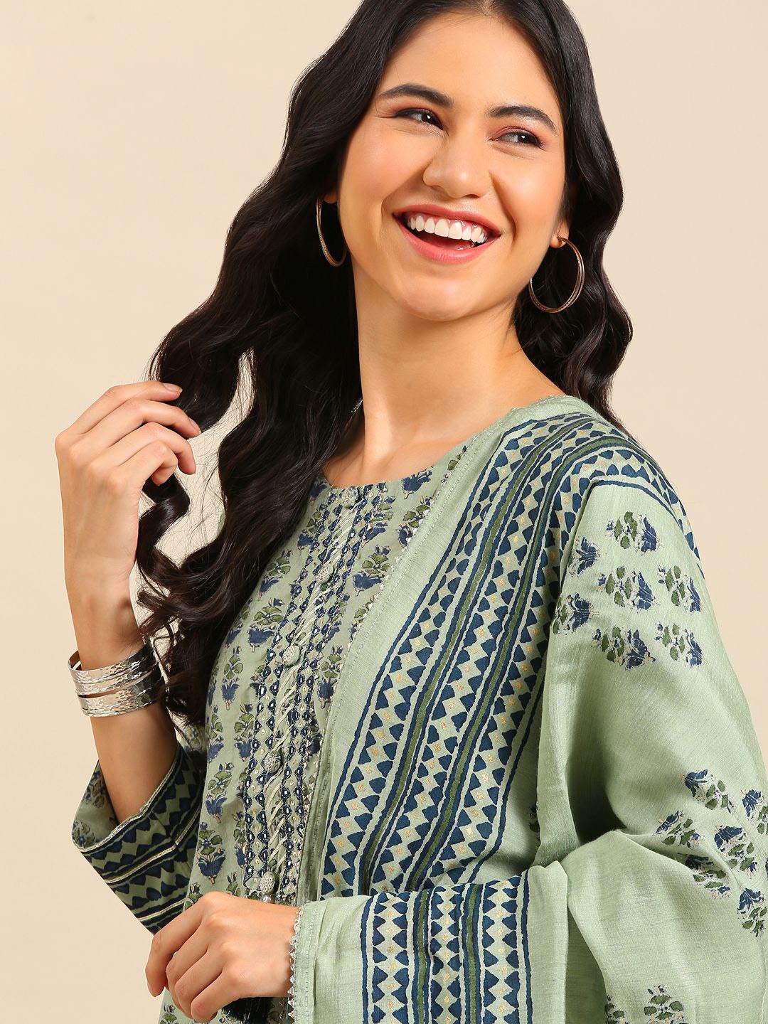 SHOWOFF Ethnic Motifs Embroidered Mirror Work Straight Kurta With Trousers & Dupatta, Green
SHOWOFF Ethnic Motifs Embroidered Mirror Work Straight Kurta With Trousers & Dupatta, Green