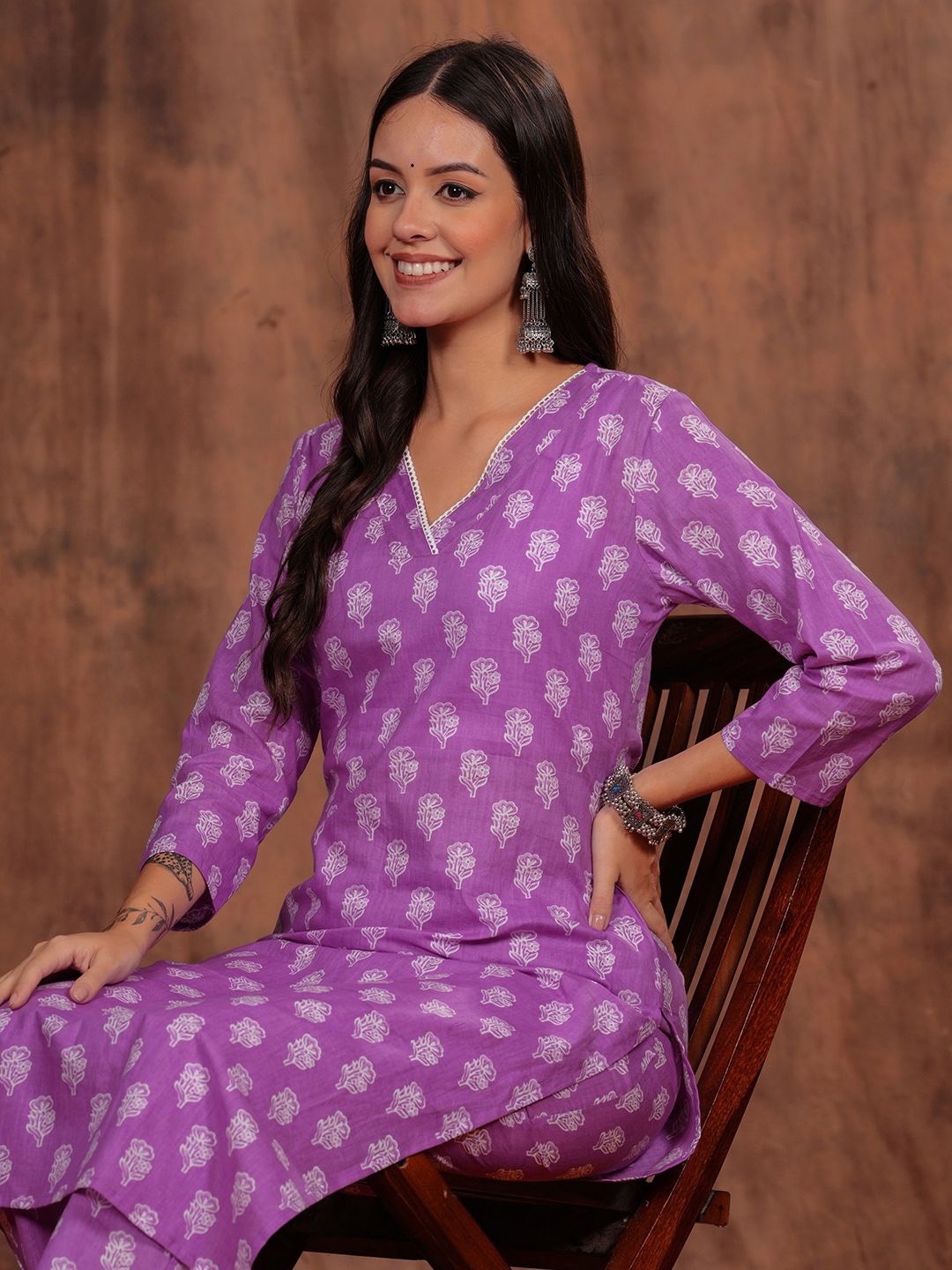 SHIONS Ethnic Motifs Printed Gotta Patti Pure Cotton Straight Kurta with Trousers, Purple
SHIONS Ethnic Motifs Printed Gotta Patti Pure Cotton Straight Kurta with Trousers, Purple