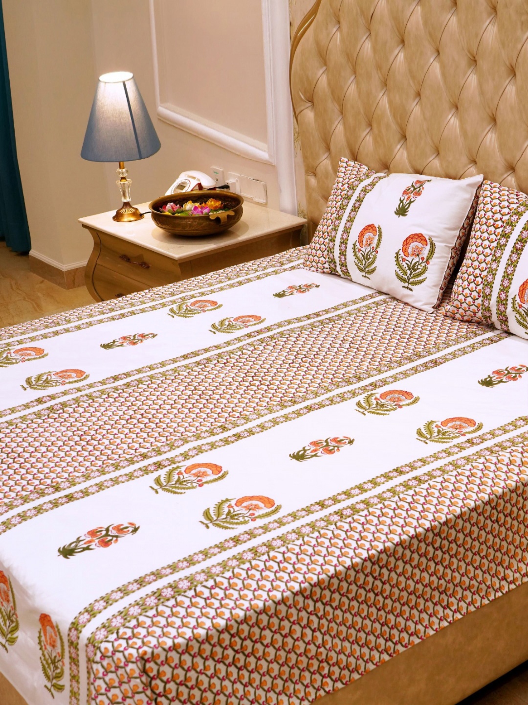 Plarsh Comfort White Floral Printed 400 TC Percale King Bedsheet With 2 Pillow Covers
Plarsh Comfort White Floral Printed 400 TC Percale King Bedsheet With 2 Pillow Covers