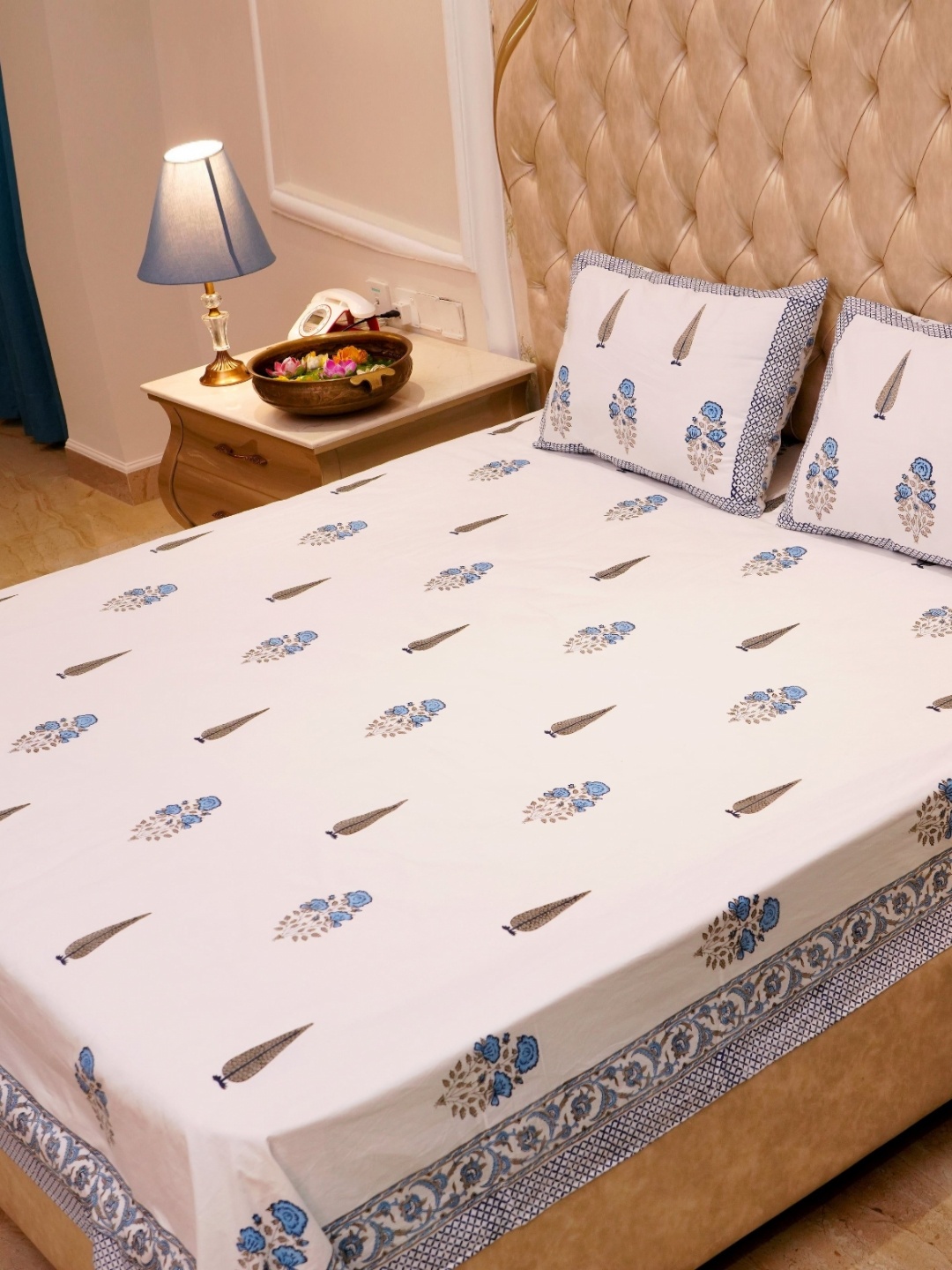 Plarsh Comfort Peach & Blue Floral Percale 400 TC King Bedsheet with 2 Pillow Covers
Plarsh Comfort Peach & Blue Floral Percale 400 TC King Bedsheet with 2 Pillow Covers