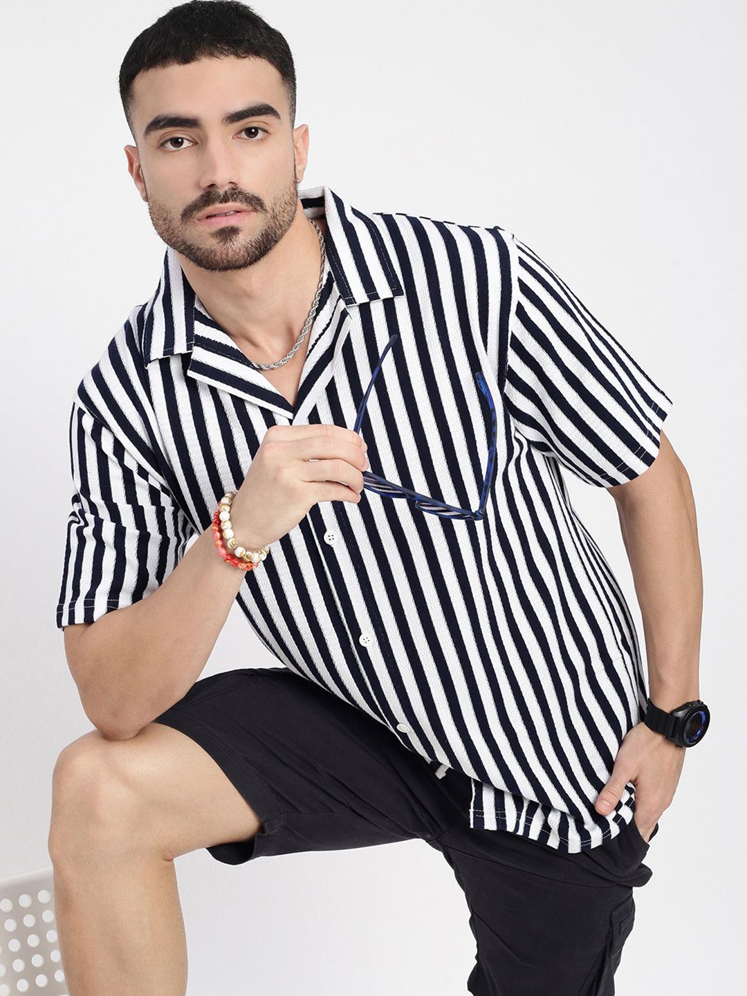 SHOWOFF Men Standard Cuban Collar Vertical Striped Cotton Relaxed Fit Casual Shirt, White
SHOWOFF Men Standard Cuban Collar Vertical Striped Cotton Relaxed Fit Casual Shirt, White