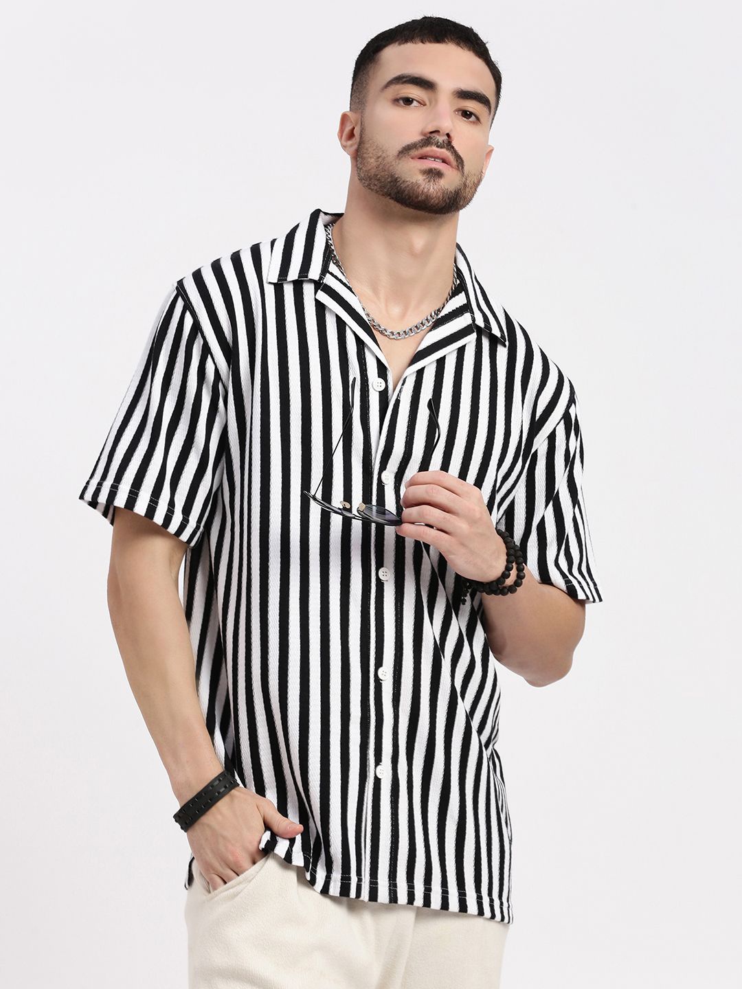 SHOWOFF Men Standard Cuban Collar Vertical Striped Cotton Relaxed Fit Casual Shirt, White
SHOWOFF Men Standard Cuban Collar Vertical Striped Cotton Relaxed Fit Casual Shirt, White