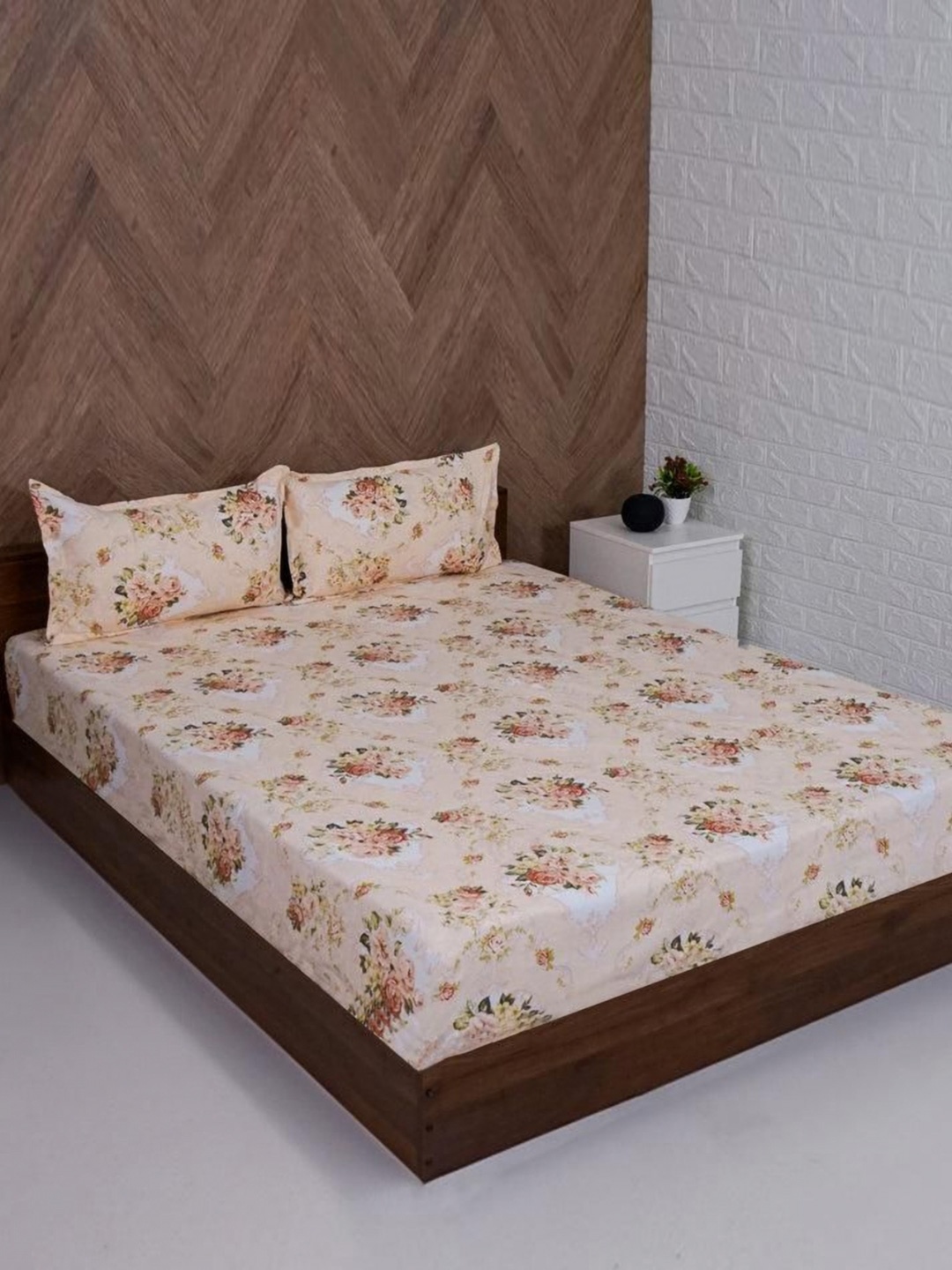BELLA TRUE Beige & White Floral 104 TC Double Queen Bedsheet with 2 Pillow Covers
BELLA TRUE Beige & White Floral 104 TC Double Queen Bedsheet with 2 Pillow Covers