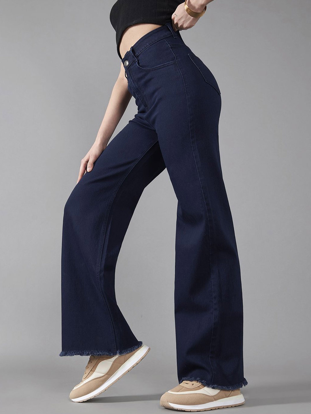 DOLCE CRUDO Wide-Leg High-Rise Clean-Look Regular-Length Stretchable Denim Jeans, Blue
DOLCE CRUDO Wide-Leg High-Rise Clean-Look Regular-Length Stretchable Denim Jeans, Blue