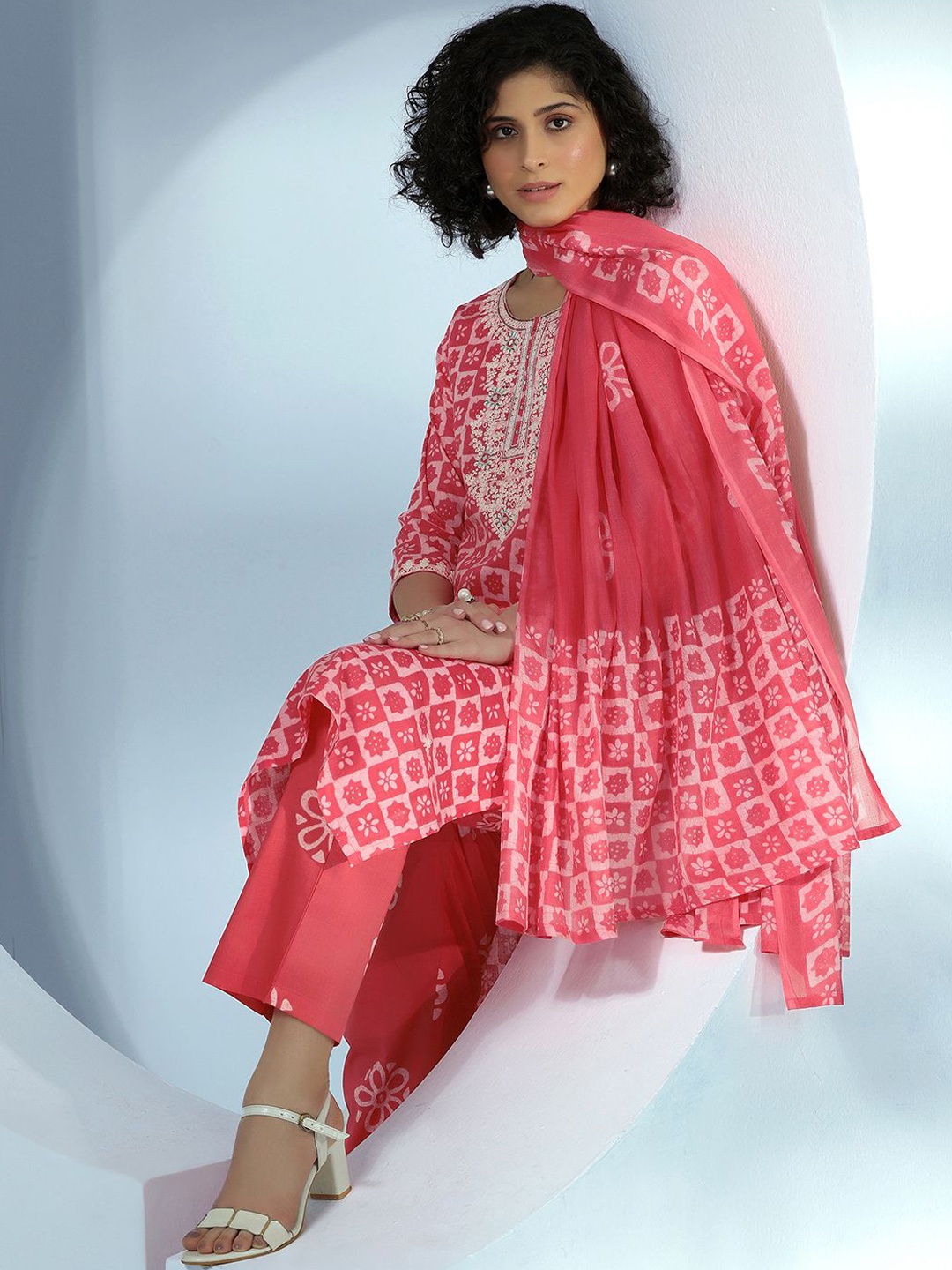 Libas Women Printed Regular Thread Work Pure Cotton Kurta with Trousers & With Dupatta, Coral
Libas Women Printed Regular Thread Work Pure Cotton Kurta with Trousers & With Dupatta, Coral
